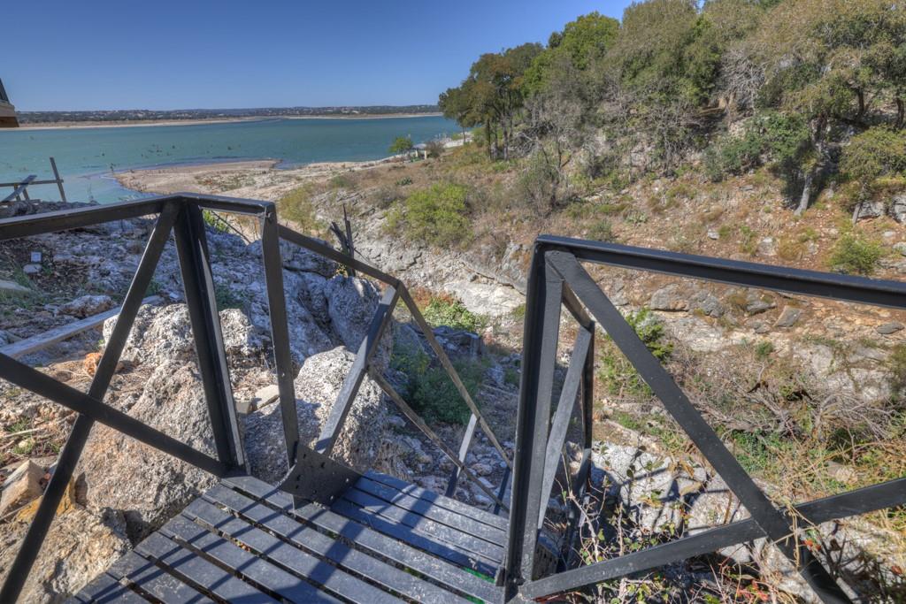 901 Glenn Dr, Canyon Lake, TX 78133