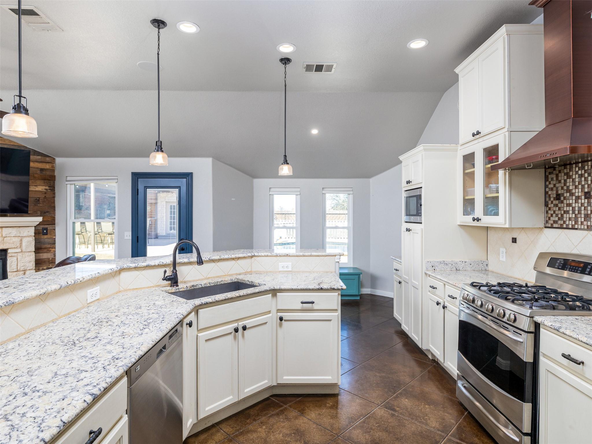 208 S Buffalo Pass, Georgetown, TX 78633