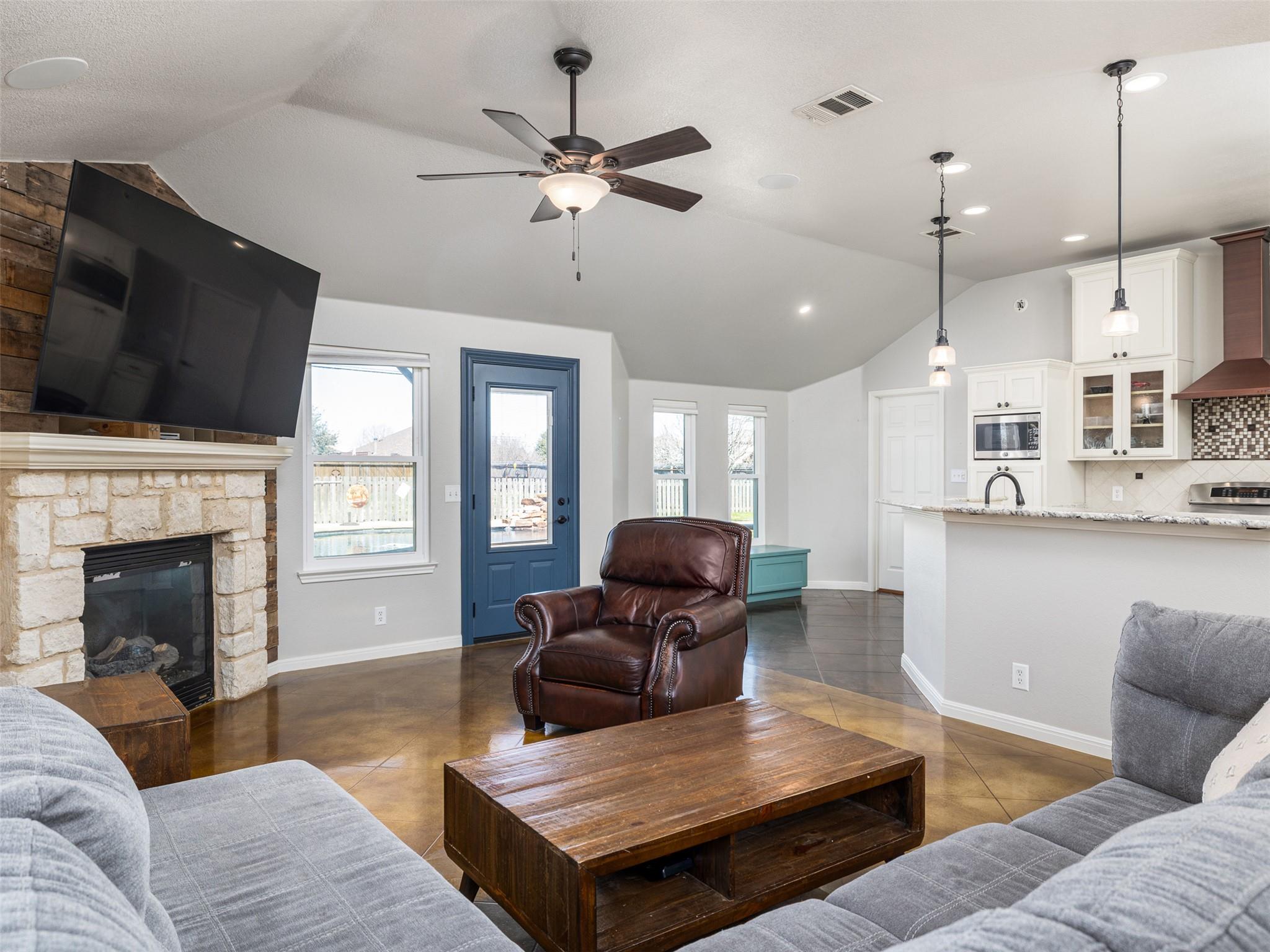 208 S Buffalo Pass, Georgetown, TX 78633