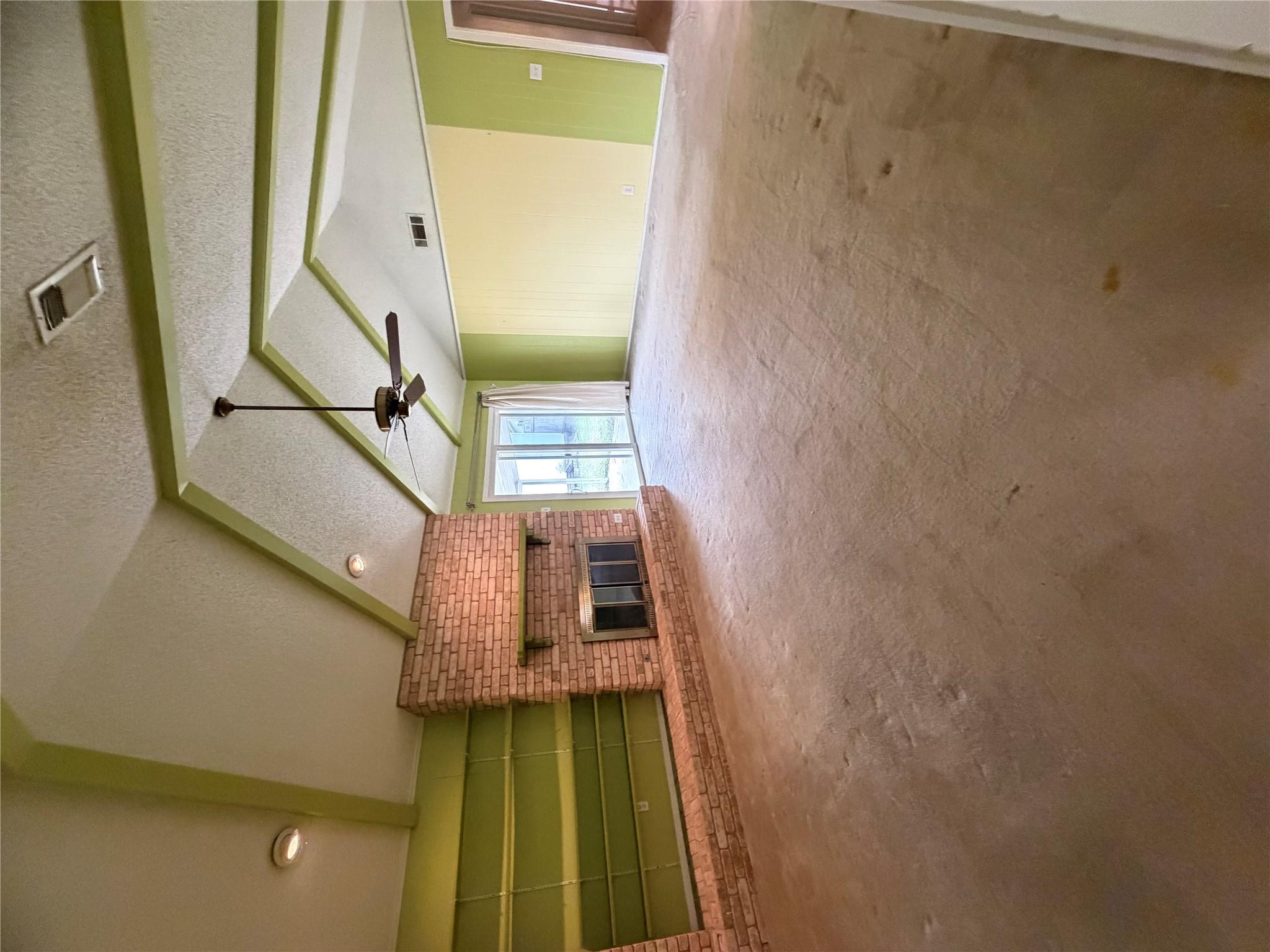 911 Cripple Creek Dr, Austin, TX 78758