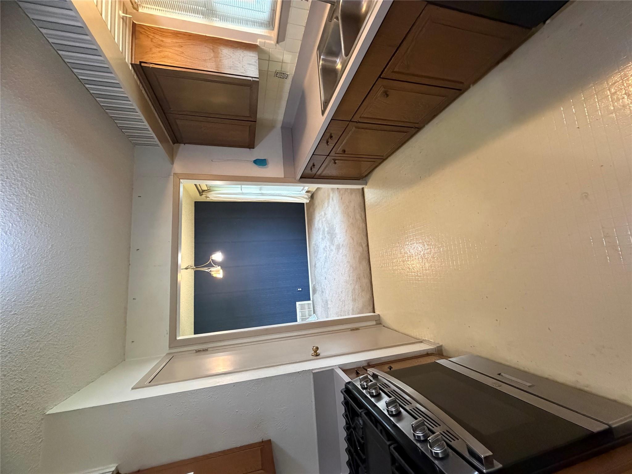 911 Cripple Creek Dr, Austin, TX 78758