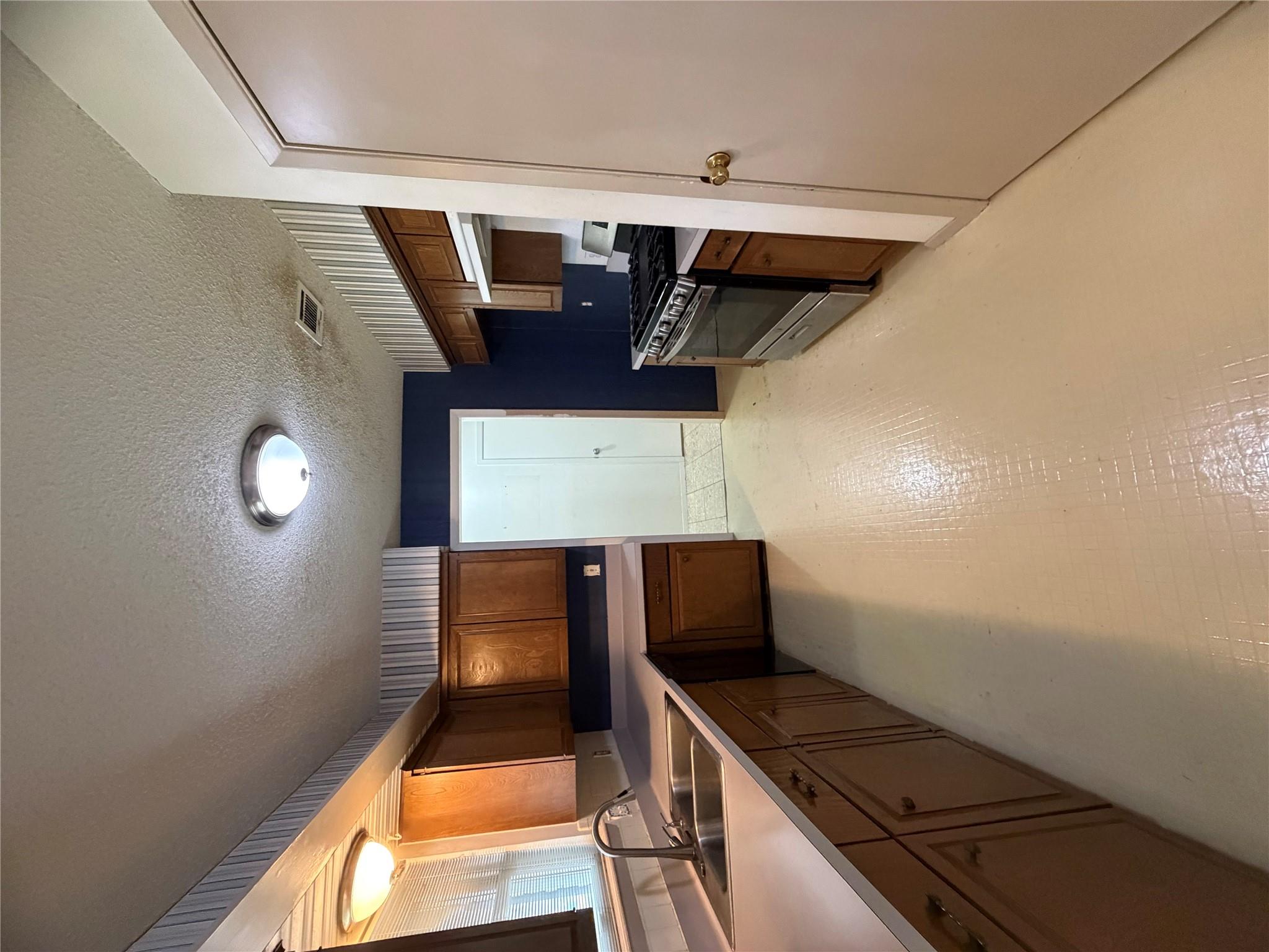 911 Cripple Creek Dr, Austin, TX 78758