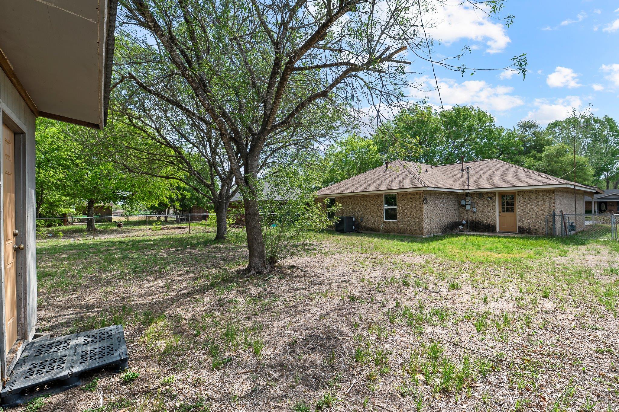 1311 Monte Vista Dr, Lockhart, TX 78644