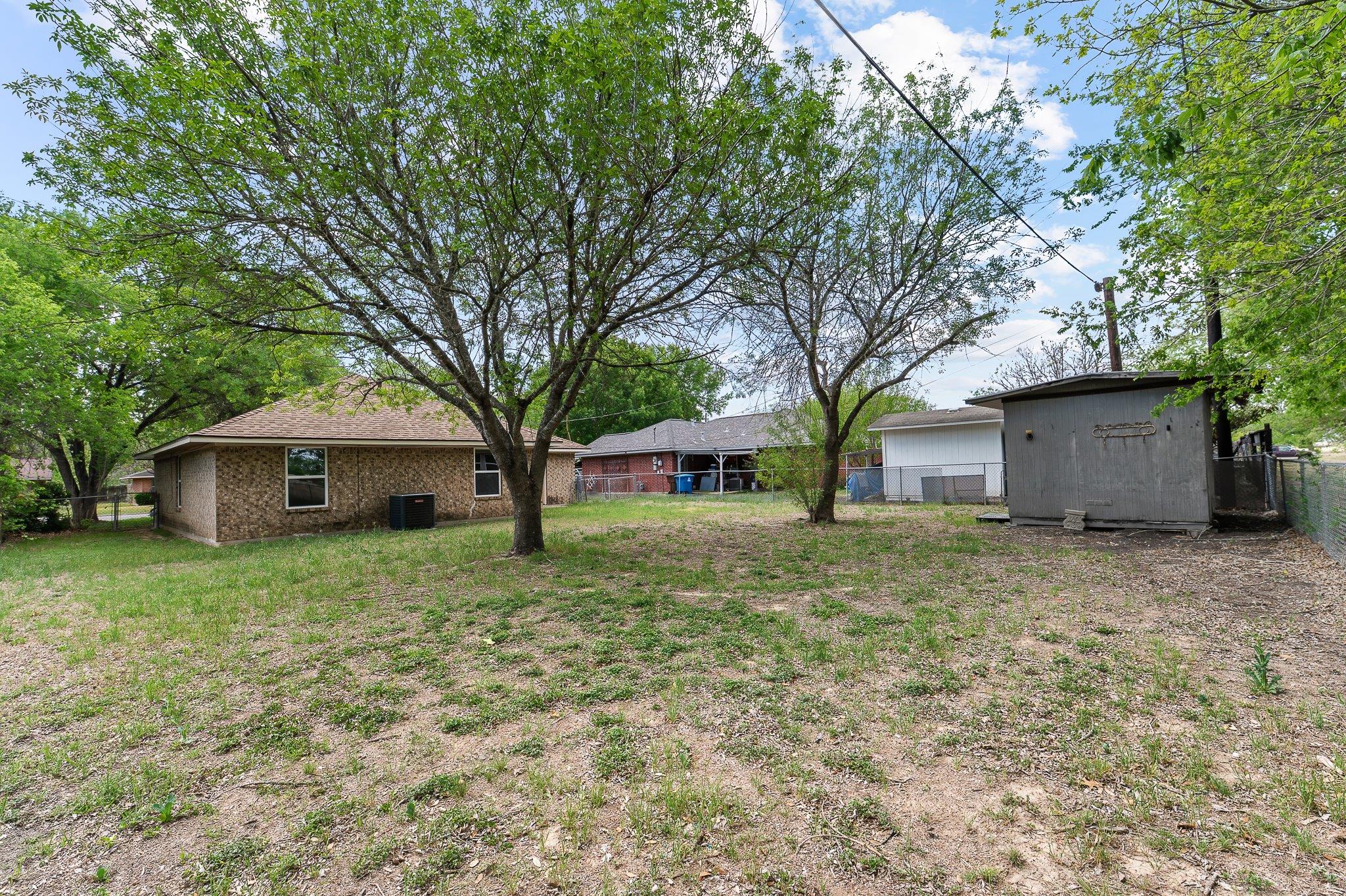 1311 Monte Vista Dr, Lockhart, TX 78644