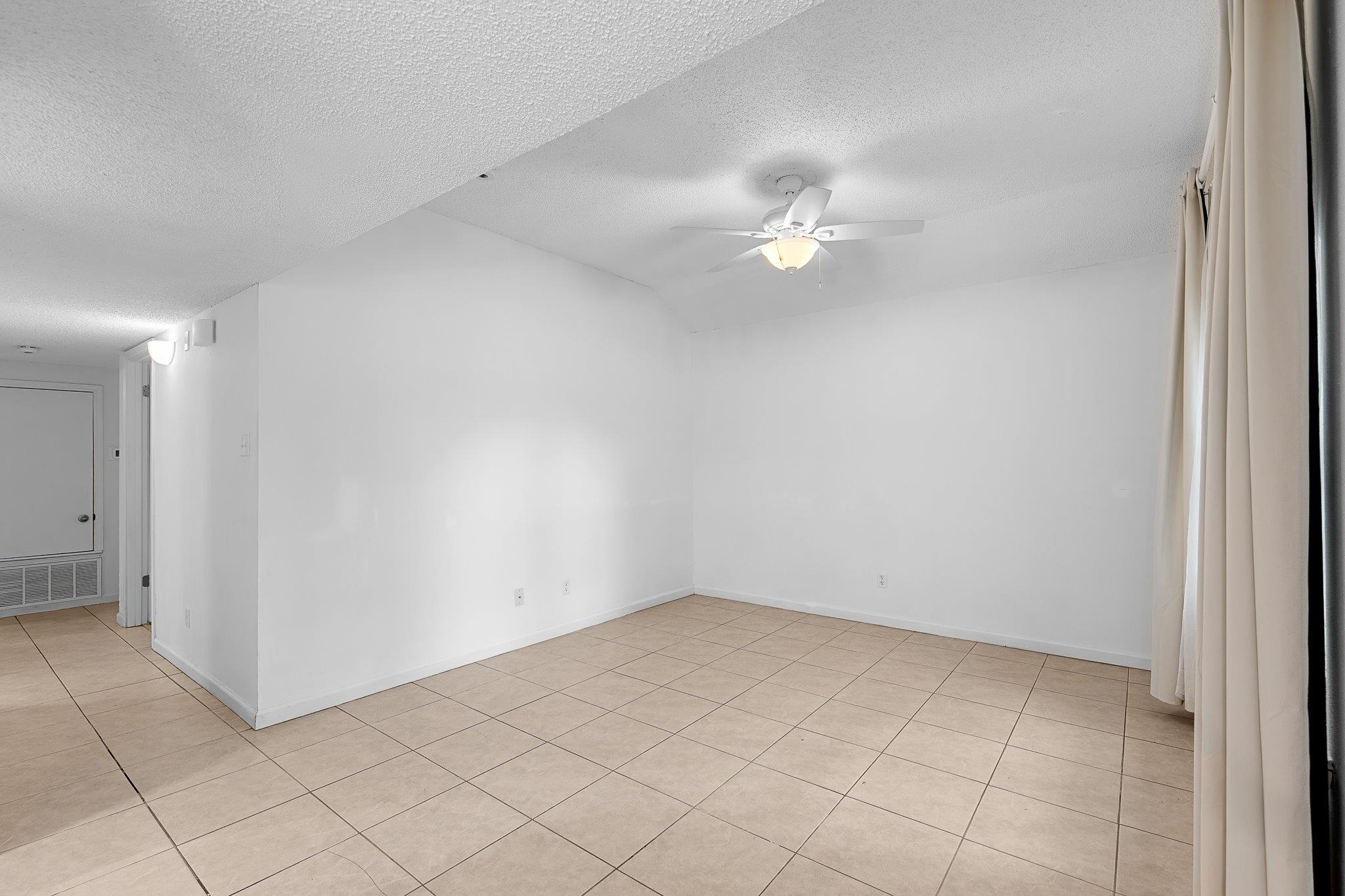 1311 Monte Vista Dr, Lockhart, TX 78644