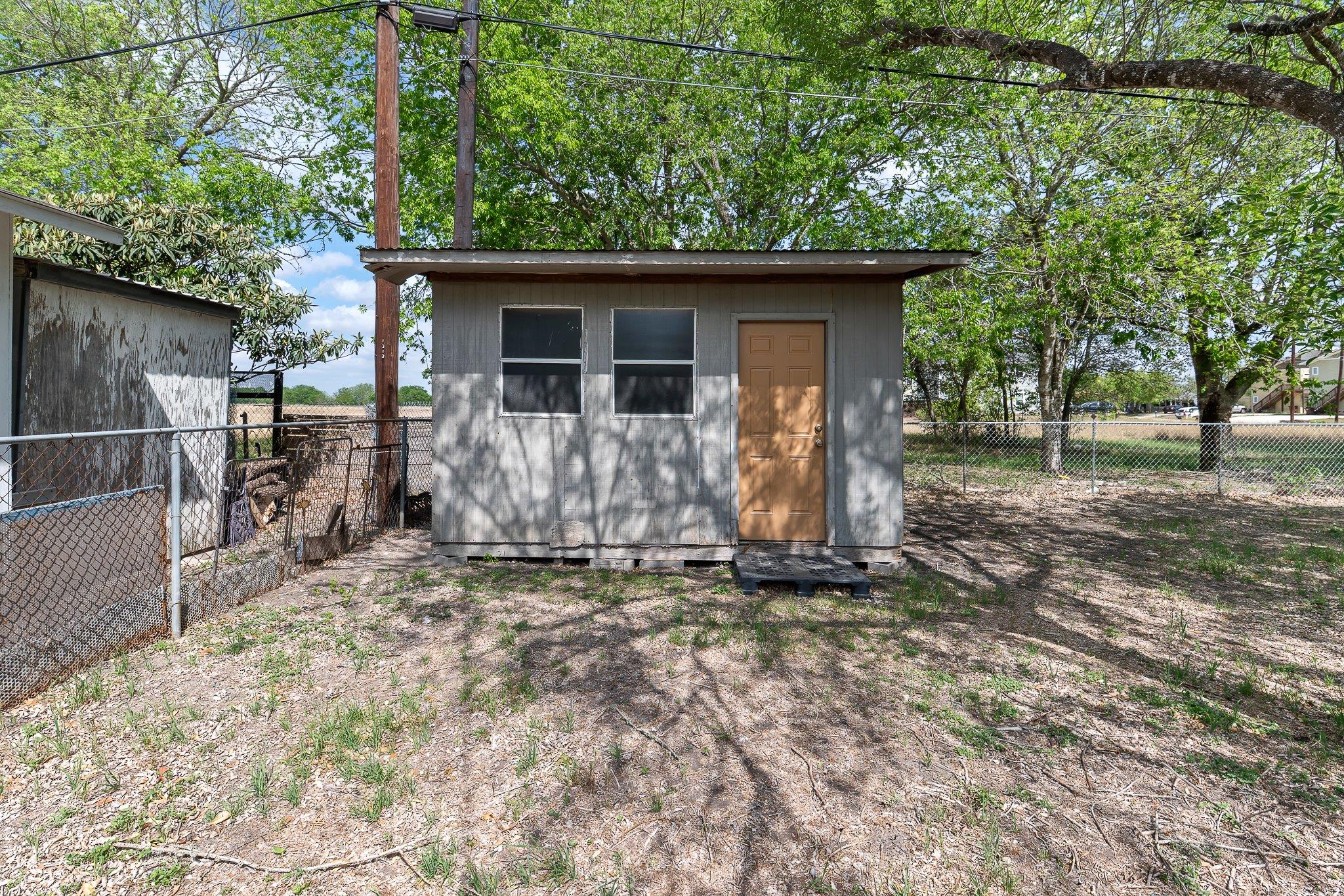 1311 Monte Vista Dr, Lockhart, TX 78644