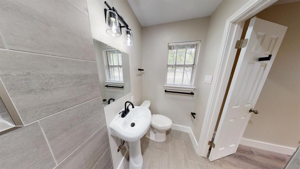 8700 Parkfield Dr, Austin, TX 78758