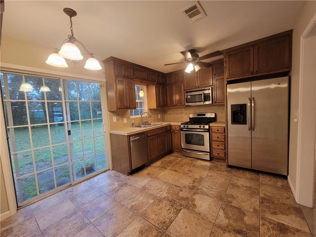 609 Cottonwood St # A, Lockhart, TX 78644