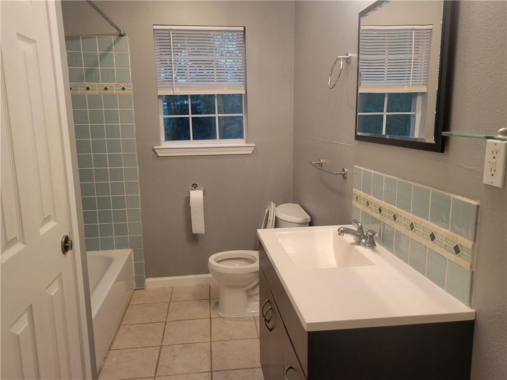 609 Cottonwood St # A, Lockhart, TX 78644