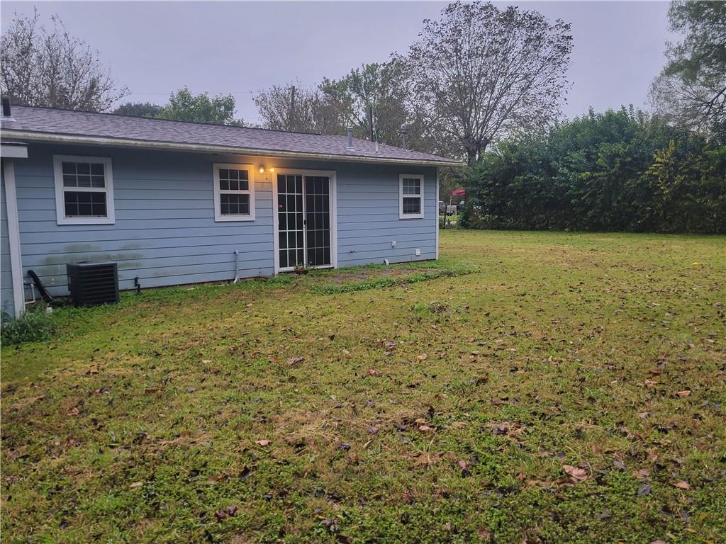 609 Cottonwood St # A, Lockhart, TX 78644