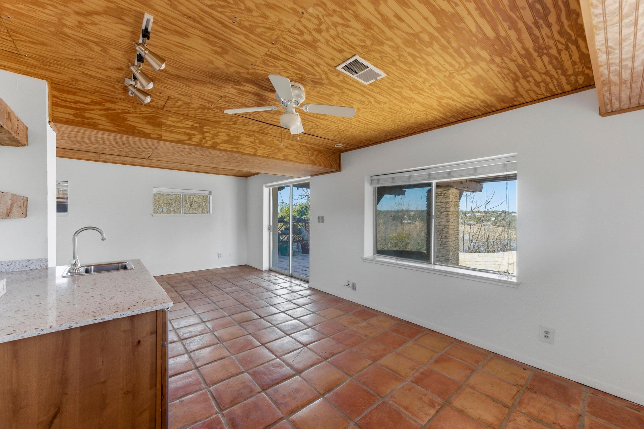 729 Nomad Dr, Spicewood, TX 78669