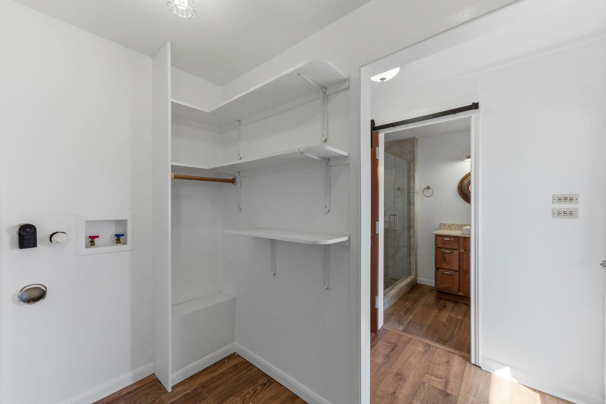 729 Nomad Dr, Spicewood, TX 78669