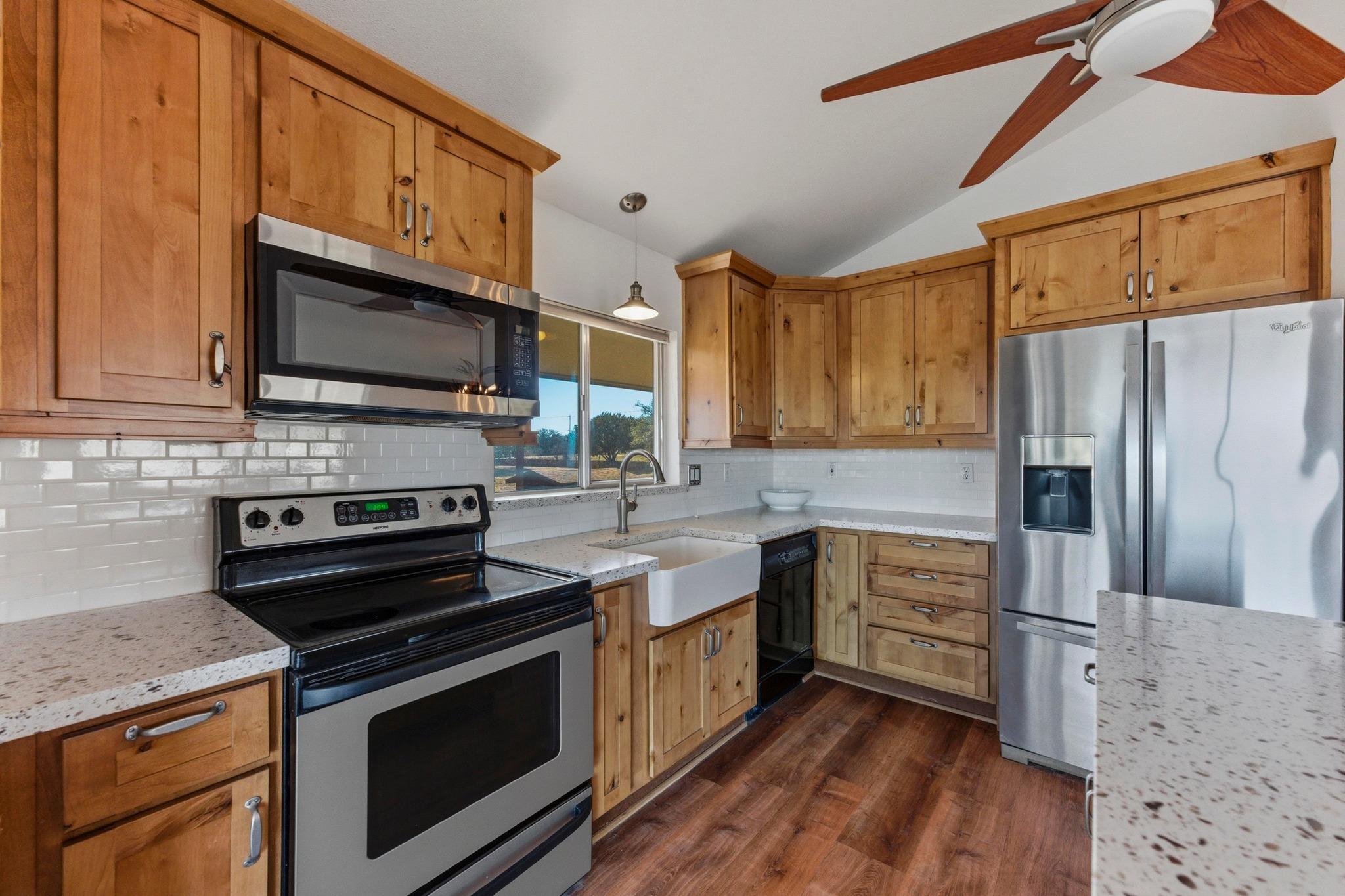 729 Nomad Dr, Spicewood, TX 78669