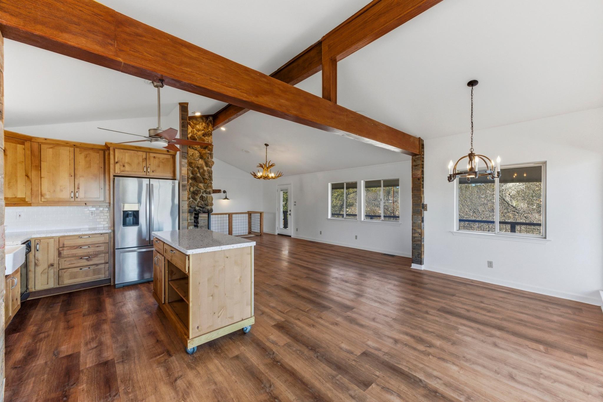 729 Nomad Dr, Spicewood, TX 78669