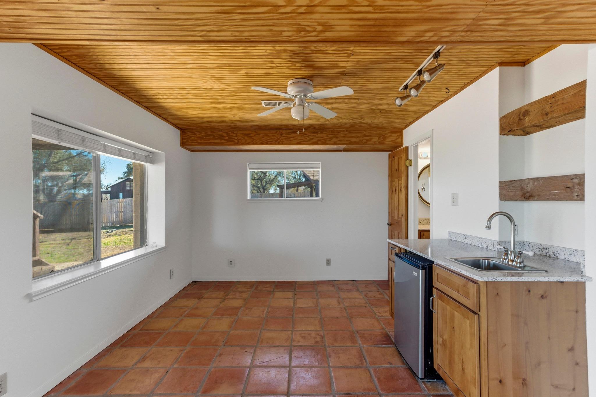 729 Nomad Dr, Spicewood, TX 78669