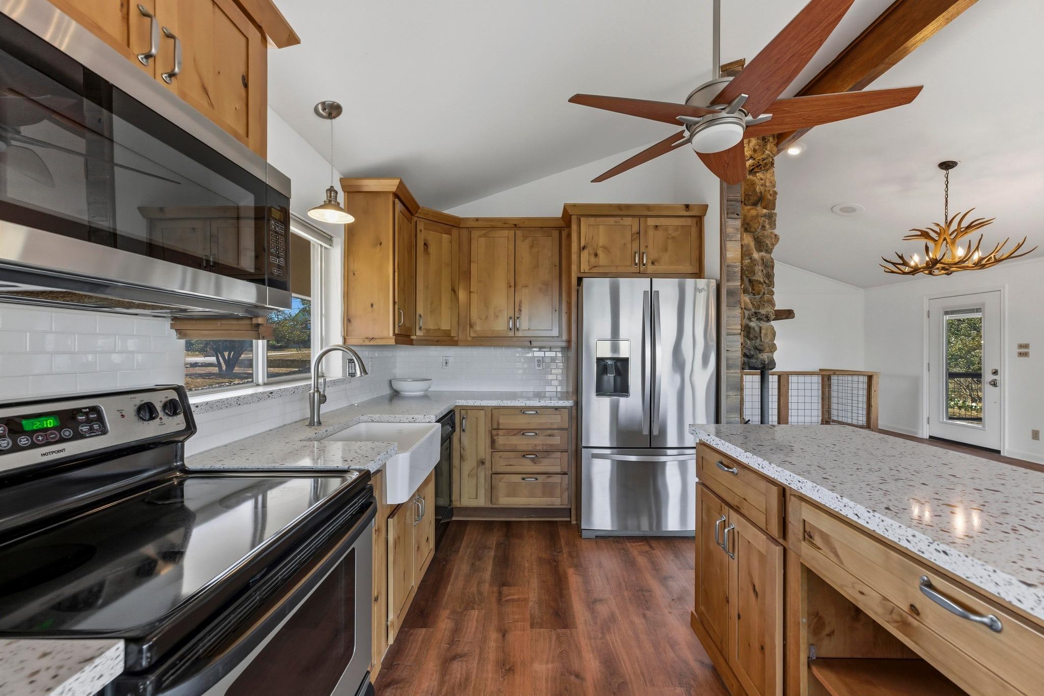 729 Nomad Dr, Spicewood, TX 78669