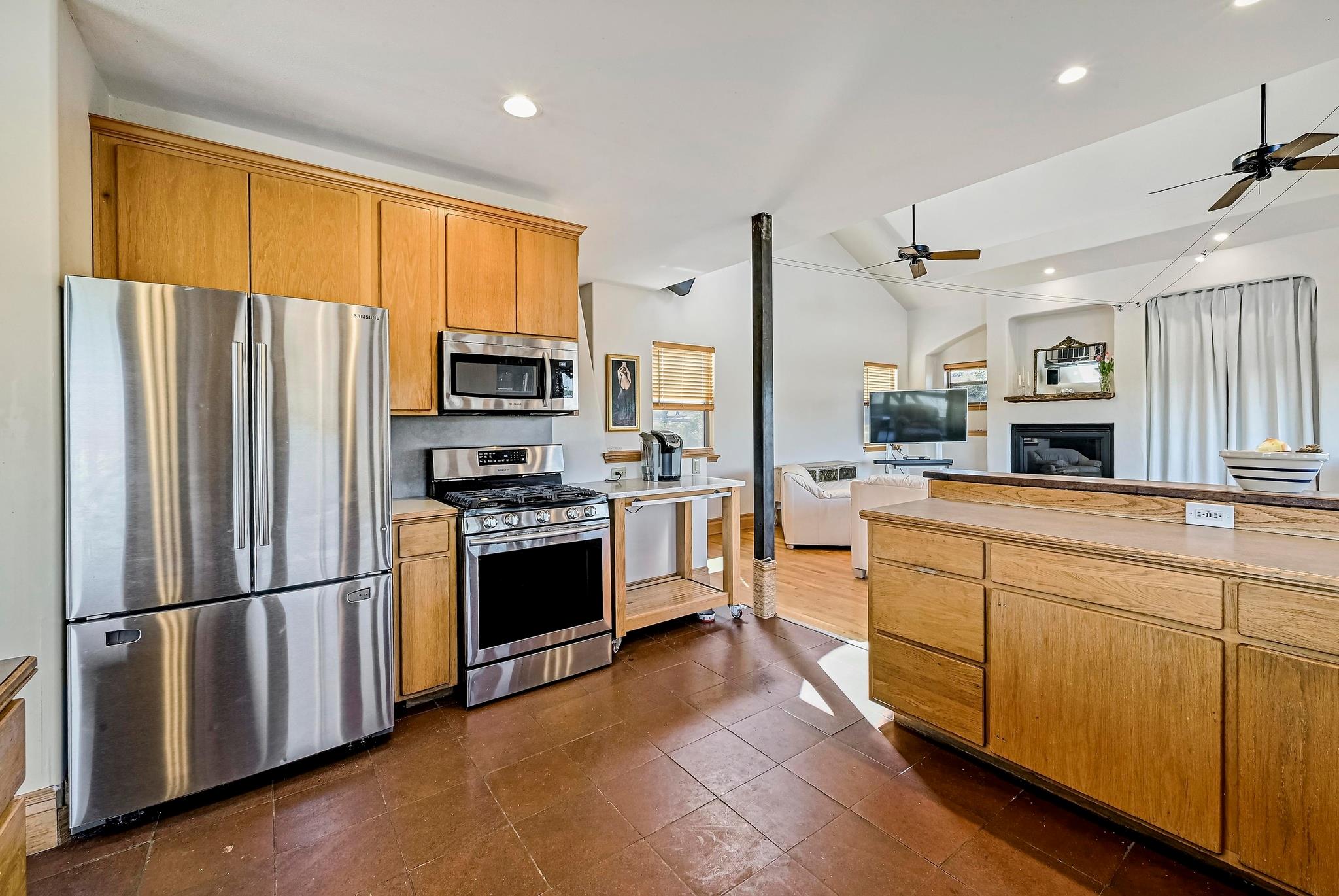 840 Windy Shores Loop, Spicewood, TX 78669