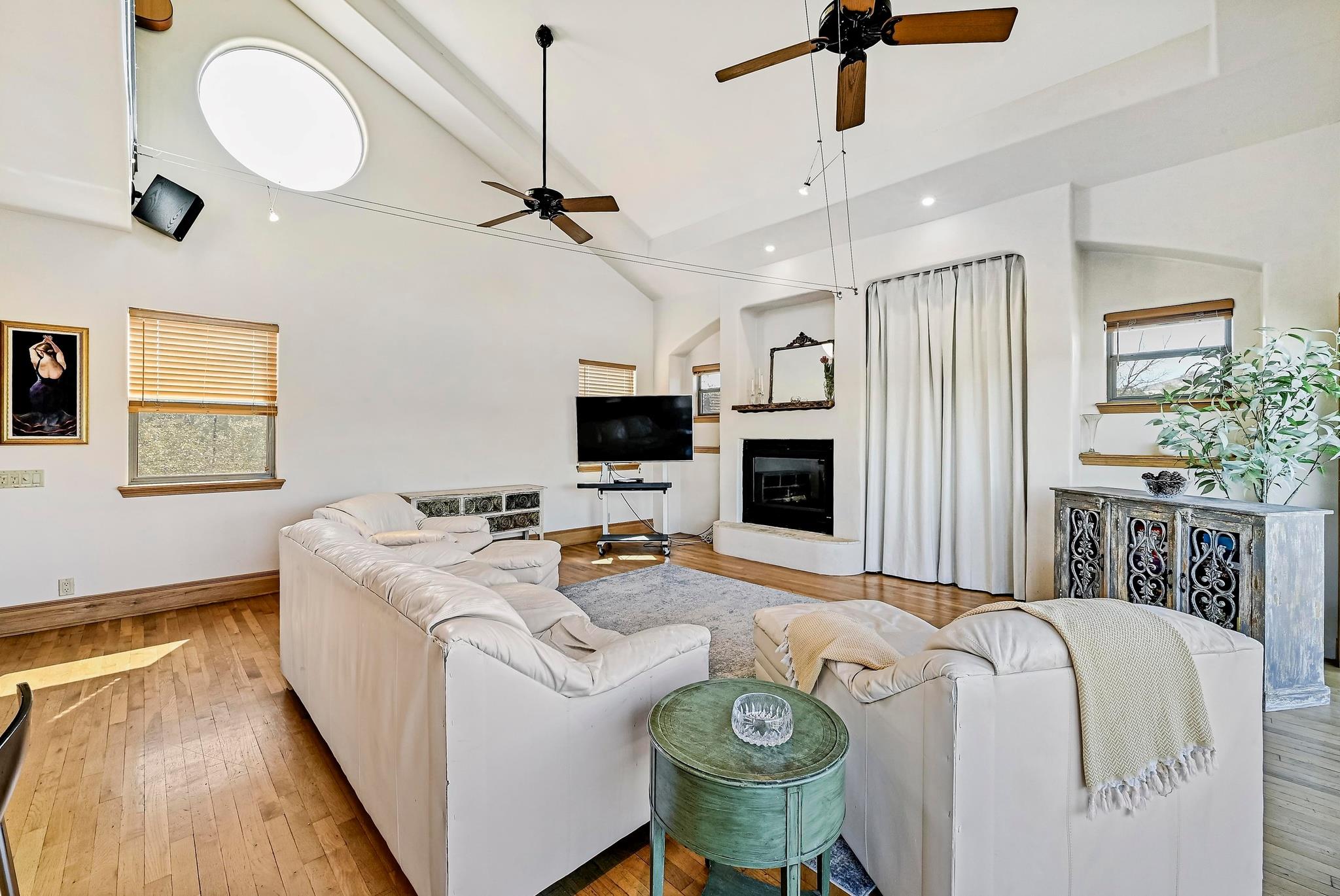 840 Windy Shores Loop, Spicewood, TX 78669