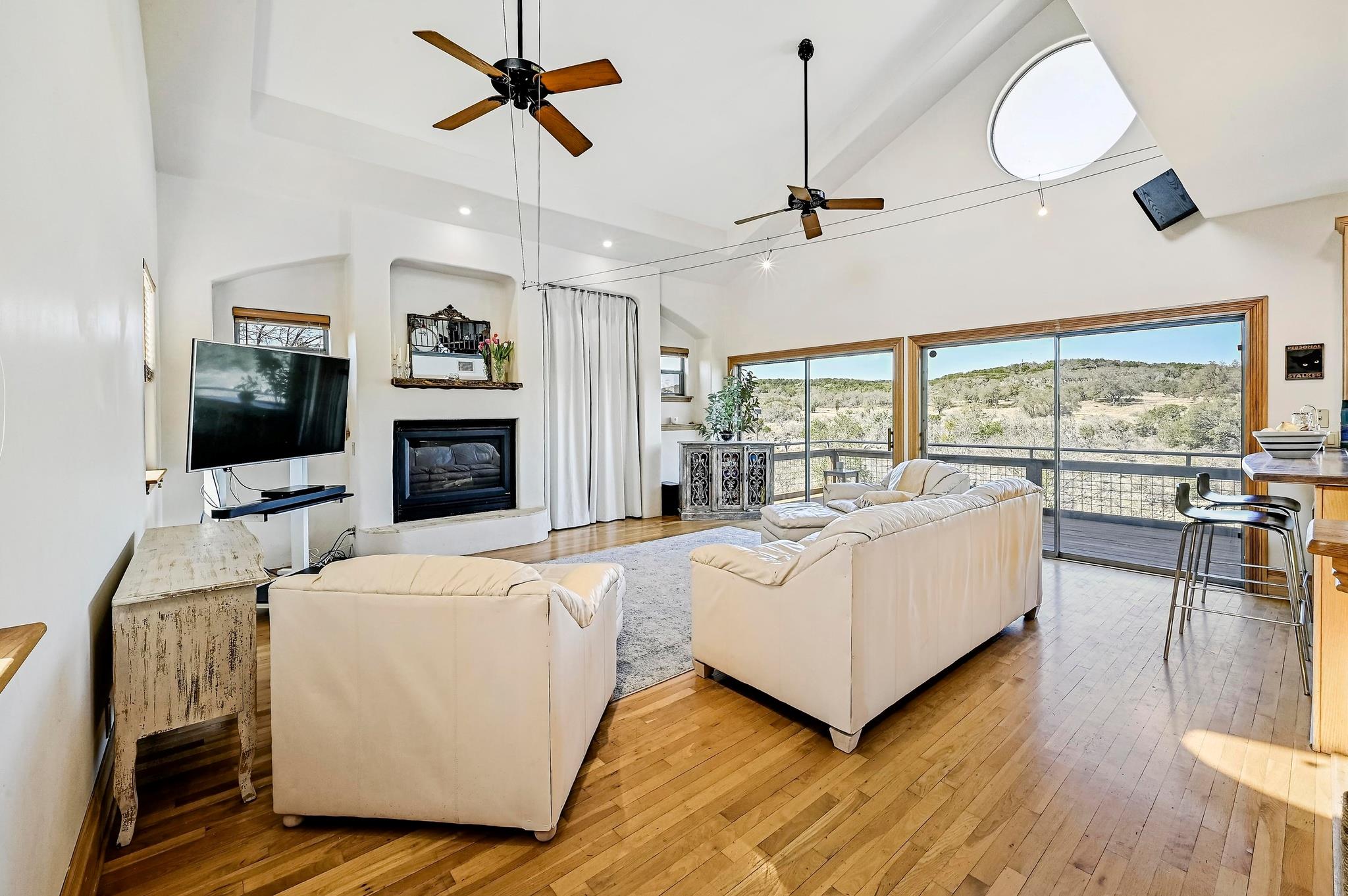 840 Windy Shores Loop, Spicewood, TX 78669