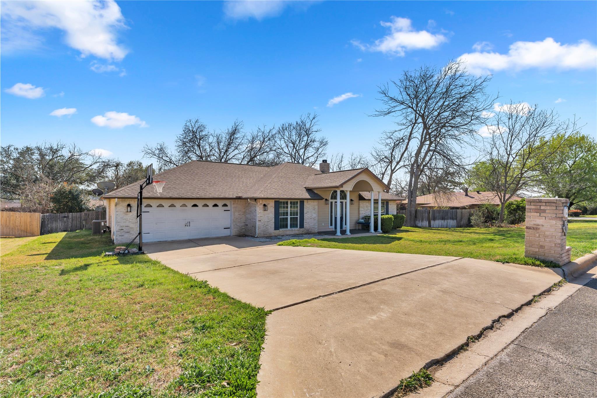 185 Broadmoor St, Marble Falls, TX 78654