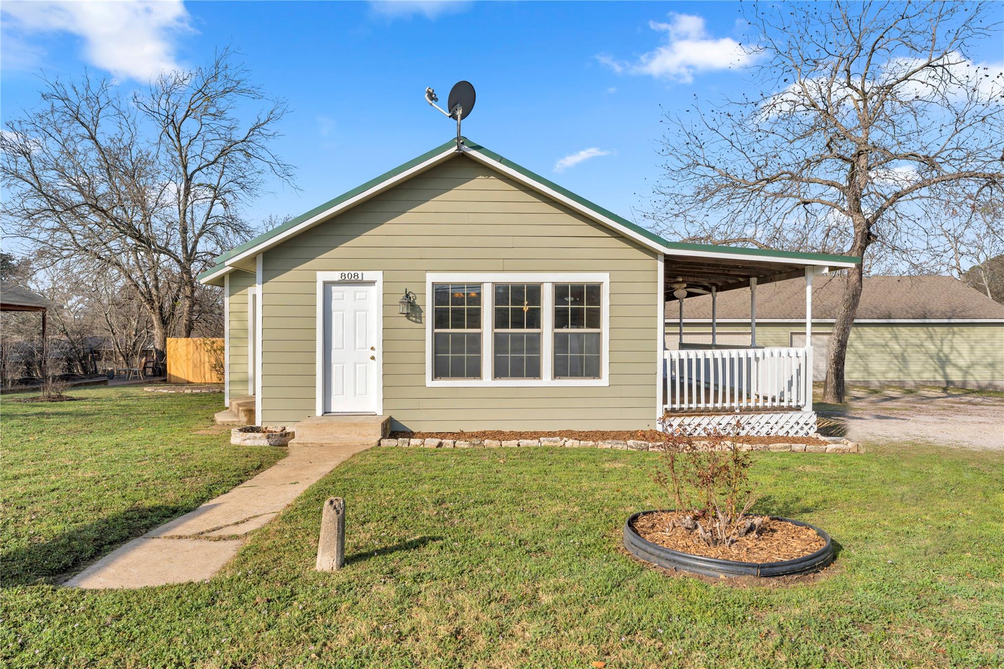 808 N Water St, Burnet, TX 78611