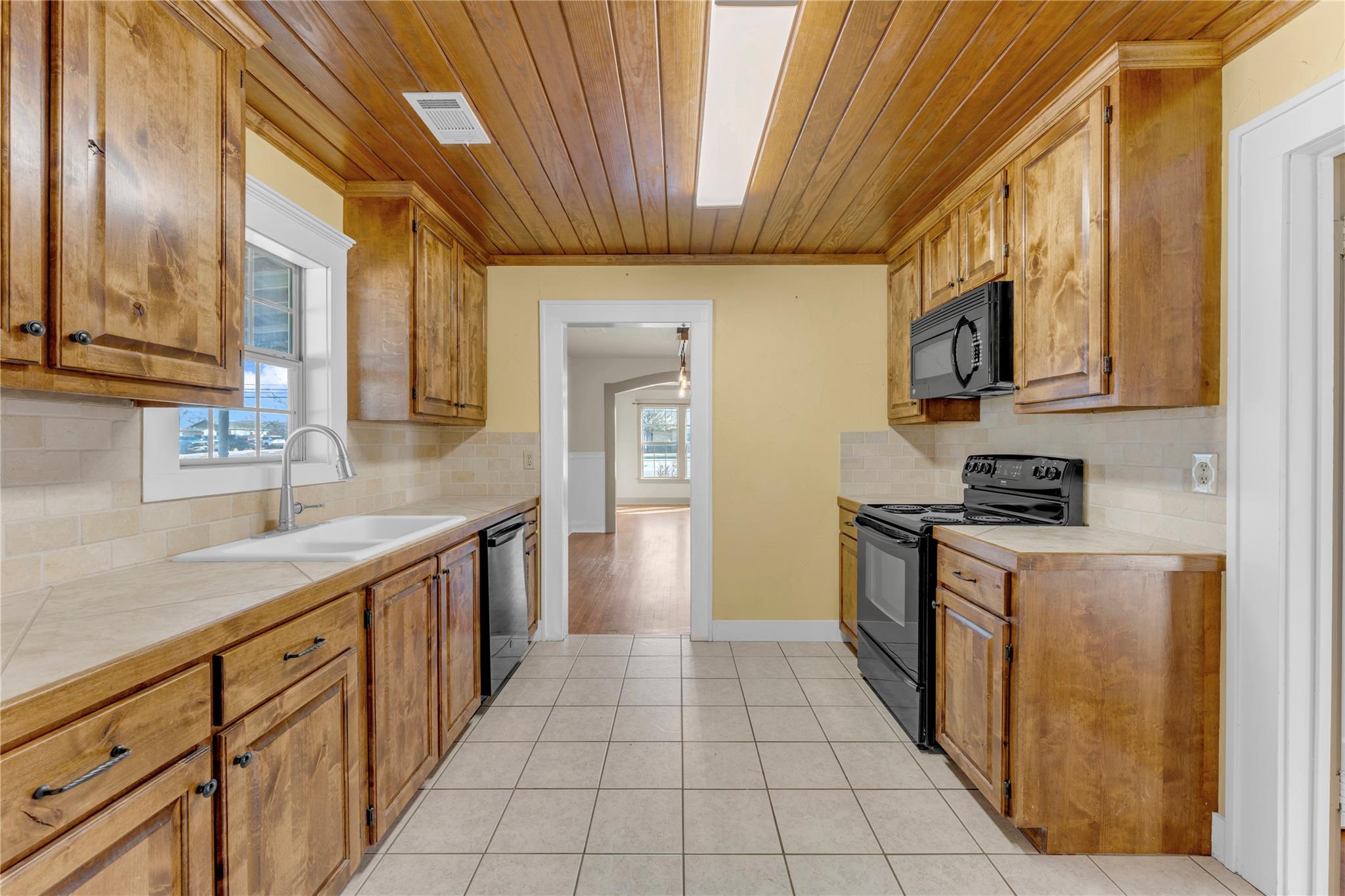 808 N Water St, Burnet, TX 78611