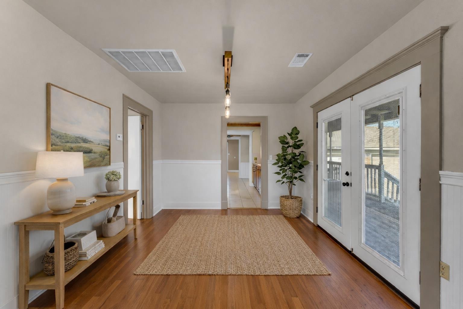 808 N Water St, Burnet, TX 78611