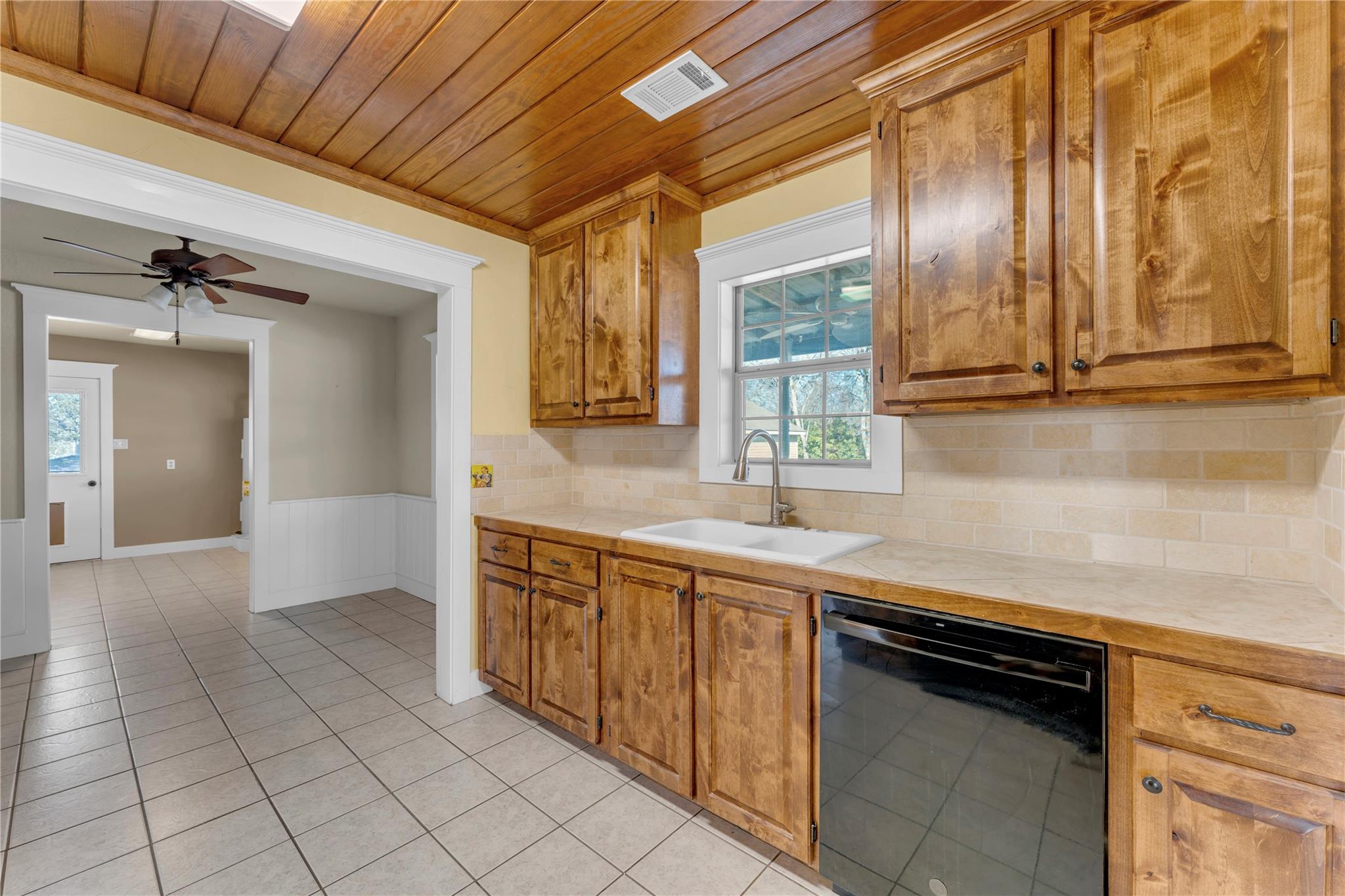 808 N Water St, Burnet, TX 78611