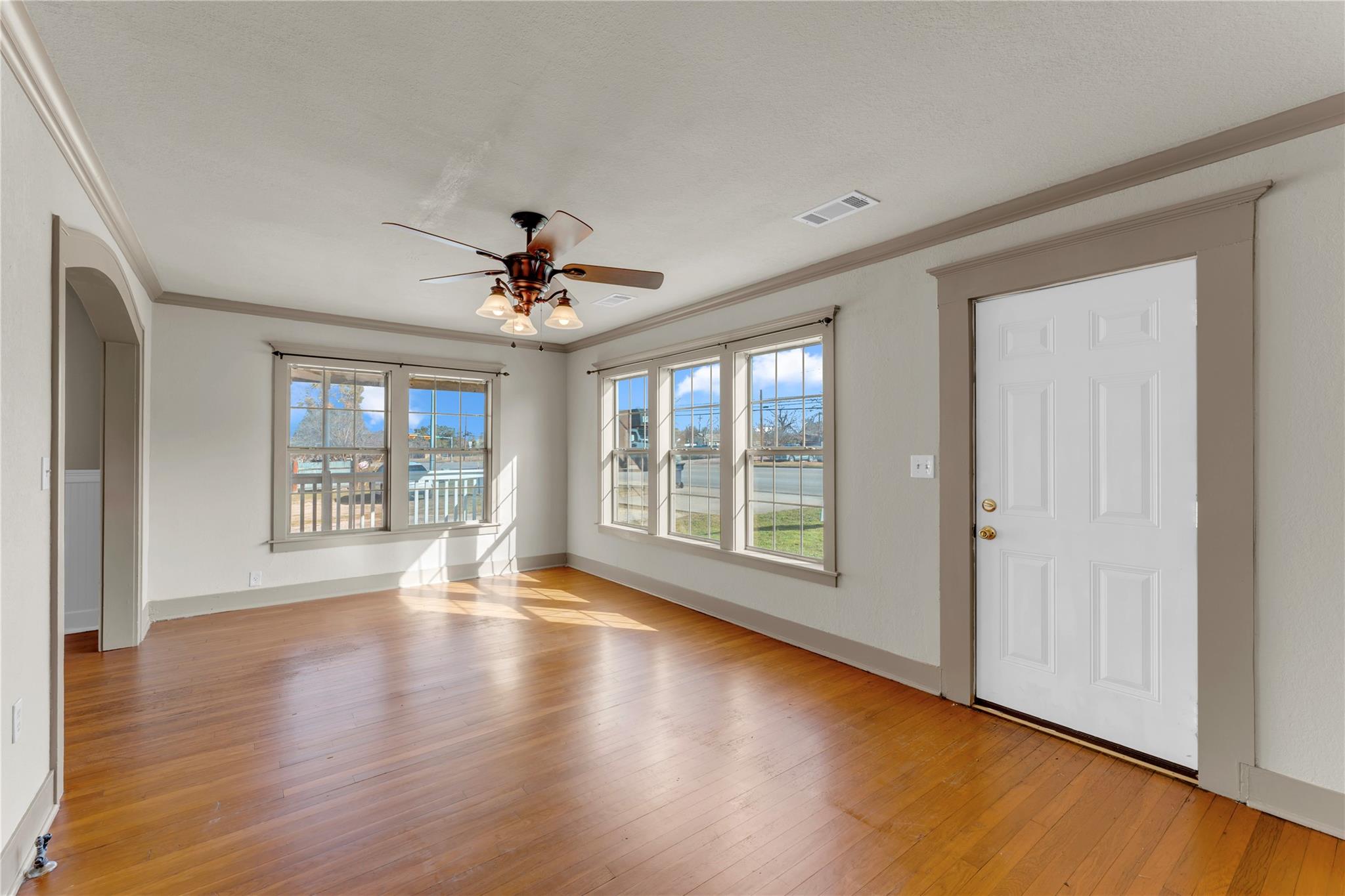 808 N Water St, Burnet, TX 78611