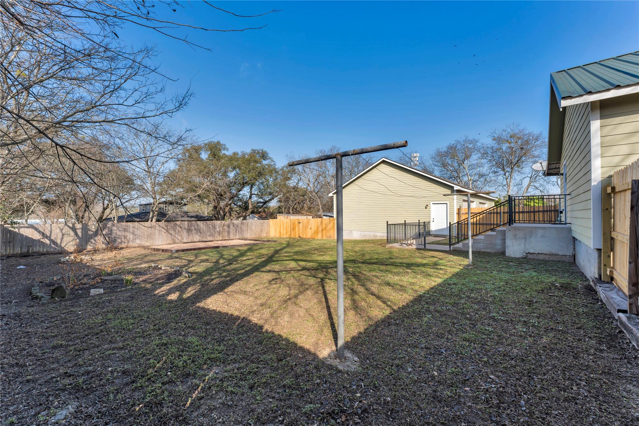 808 N Water St, Burnet, TX 78611