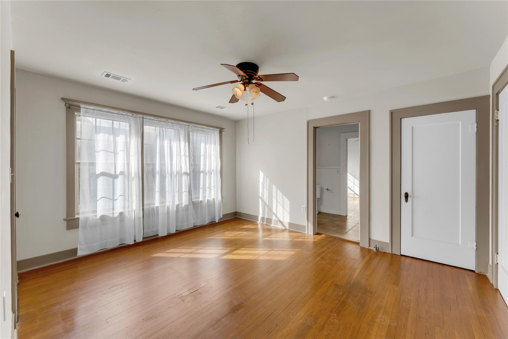 808 N Water St, Burnet, TX 78611