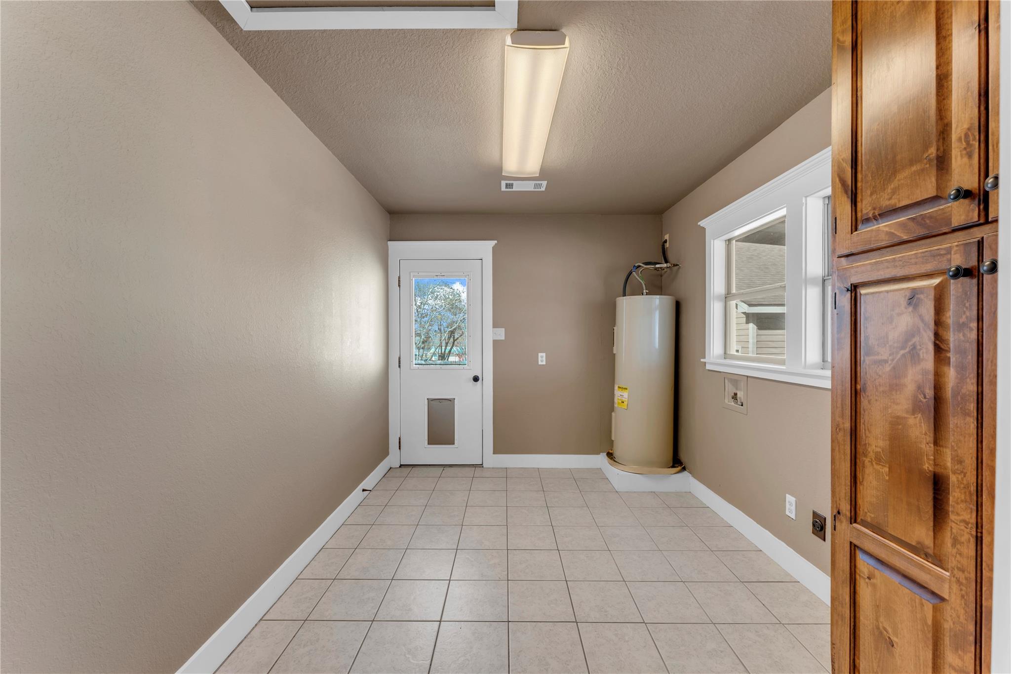 808 N Water St, Burnet, TX 78611