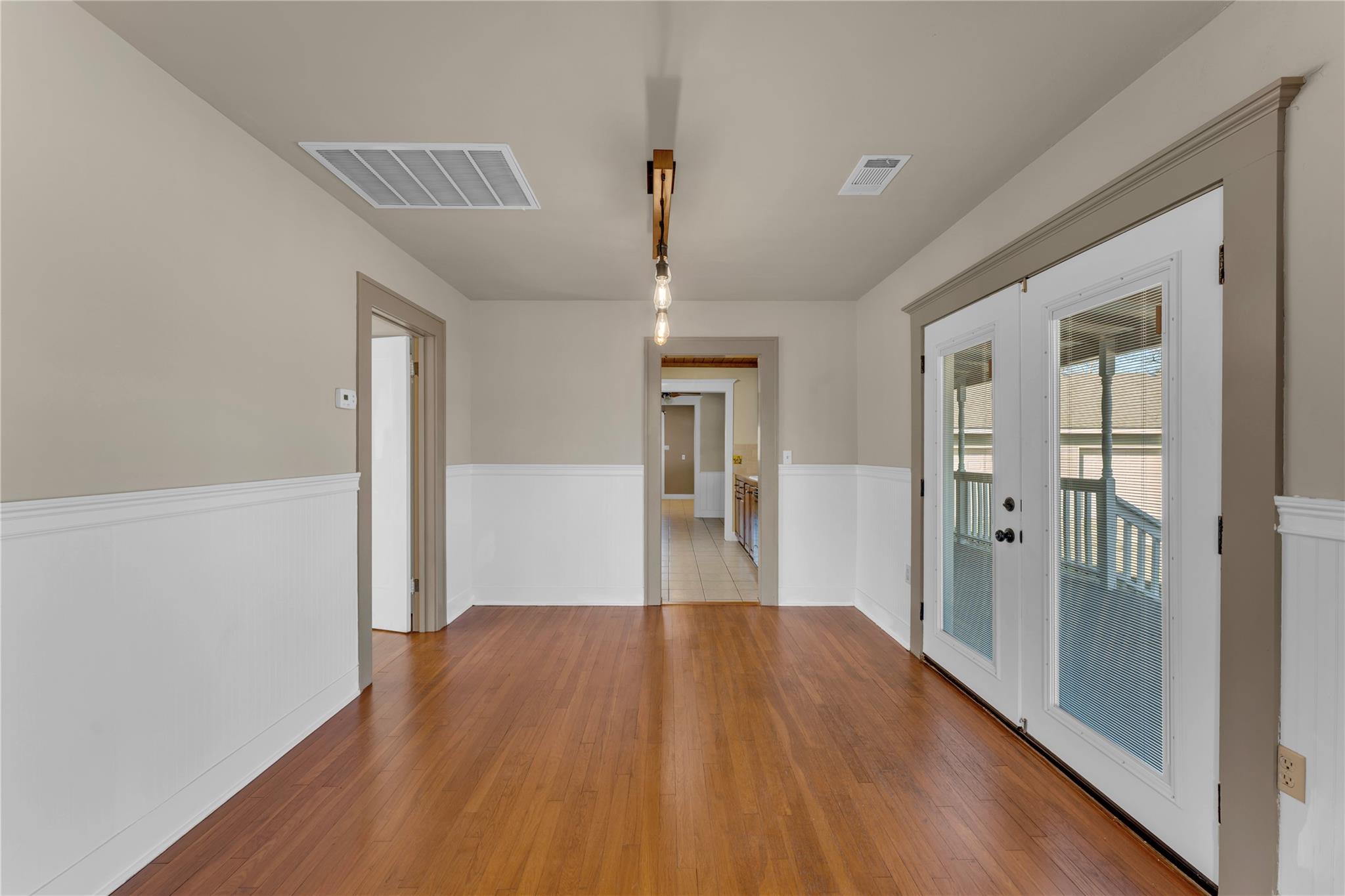 808 N Water St, Burnet, TX 78611