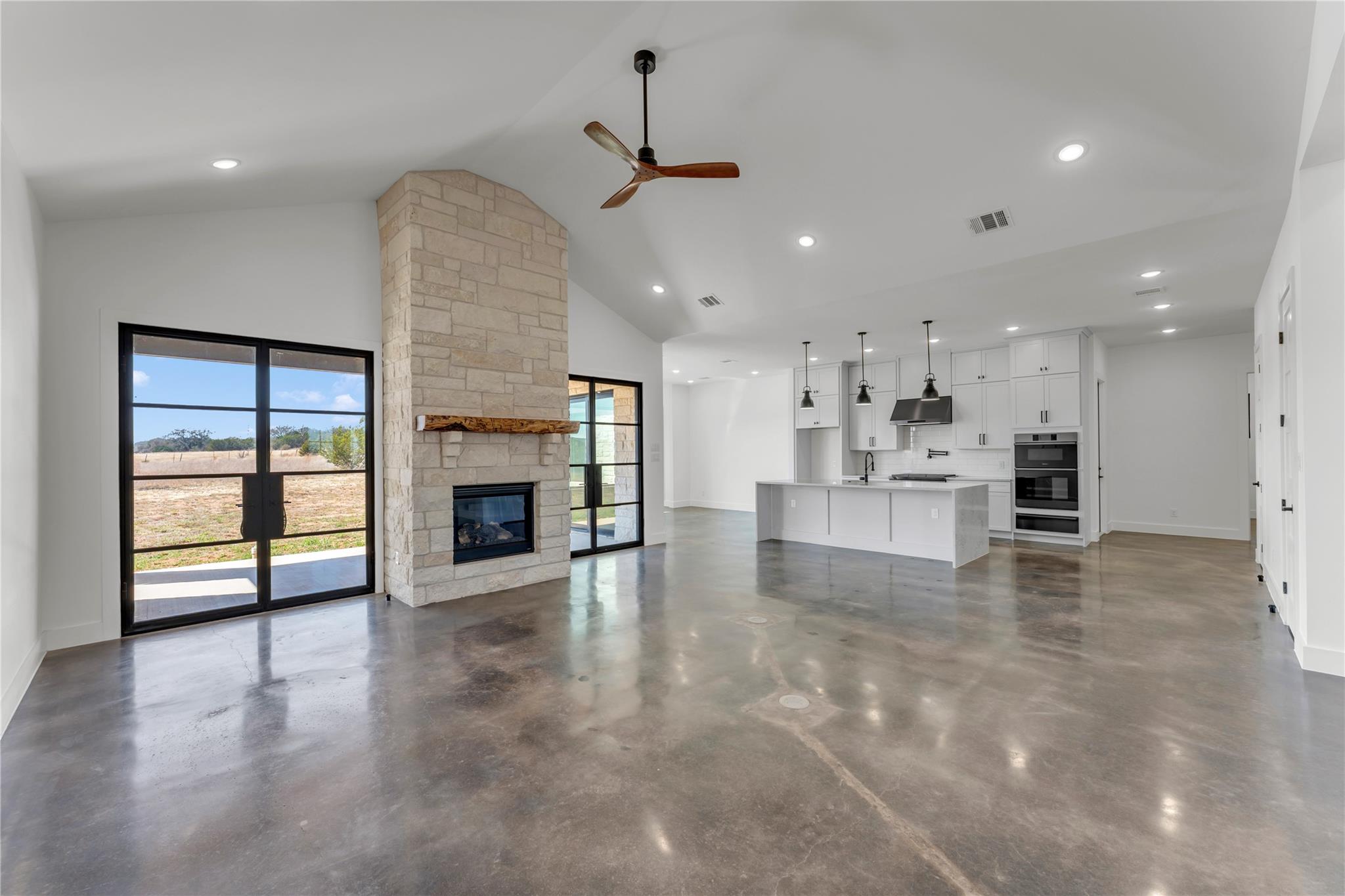 138 Cloudwood Ranch Rd, Briggs, TX 78608