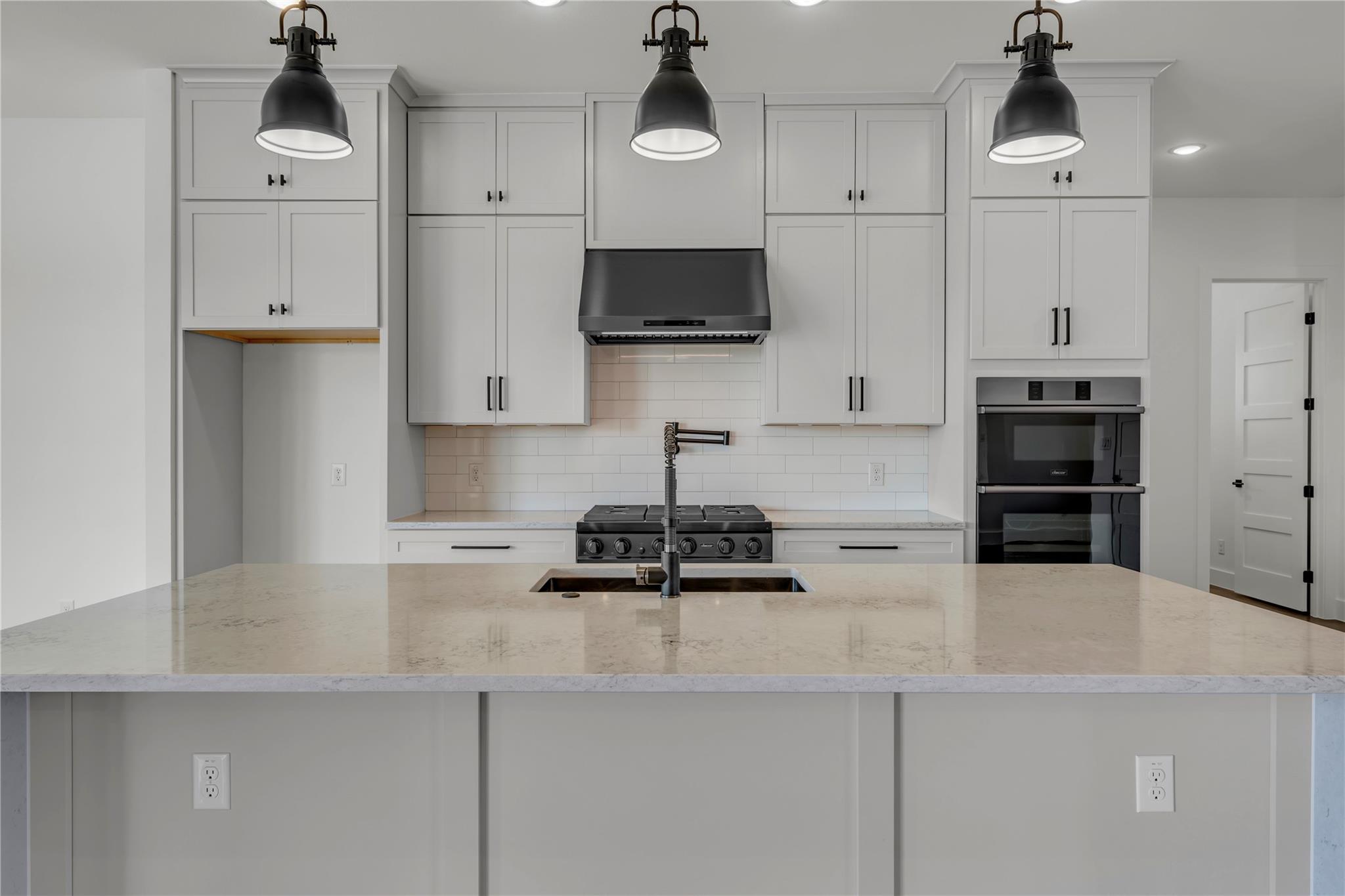 138 Cloudwood Ranch Rd, Briggs, TX 78608