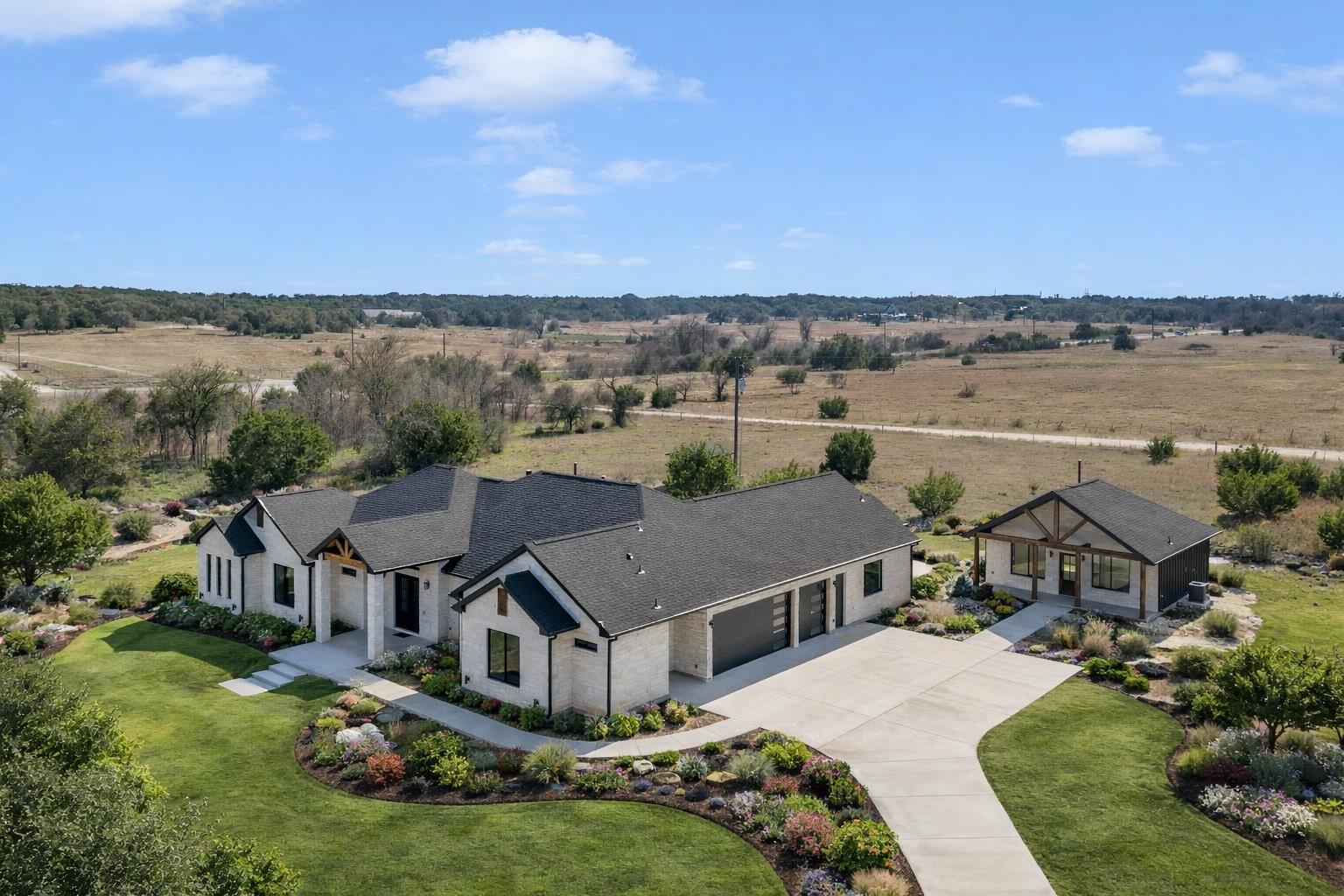 138 Cloudwood Ranch Rd, Briggs, TX 78608