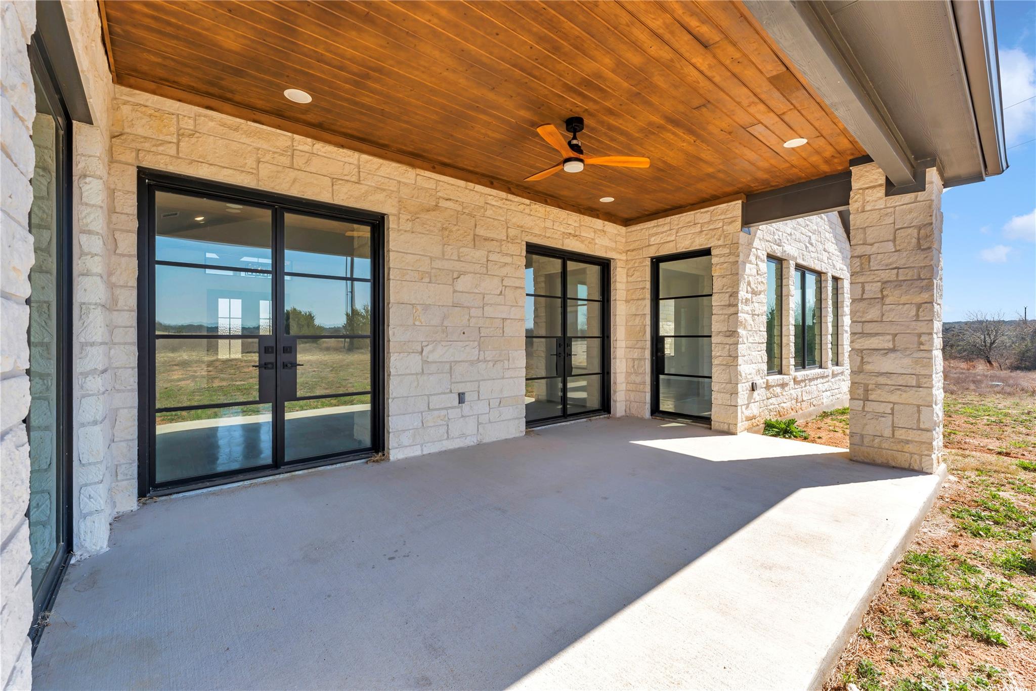 138 Cloudwood Ranch Rd, Briggs, TX 78608