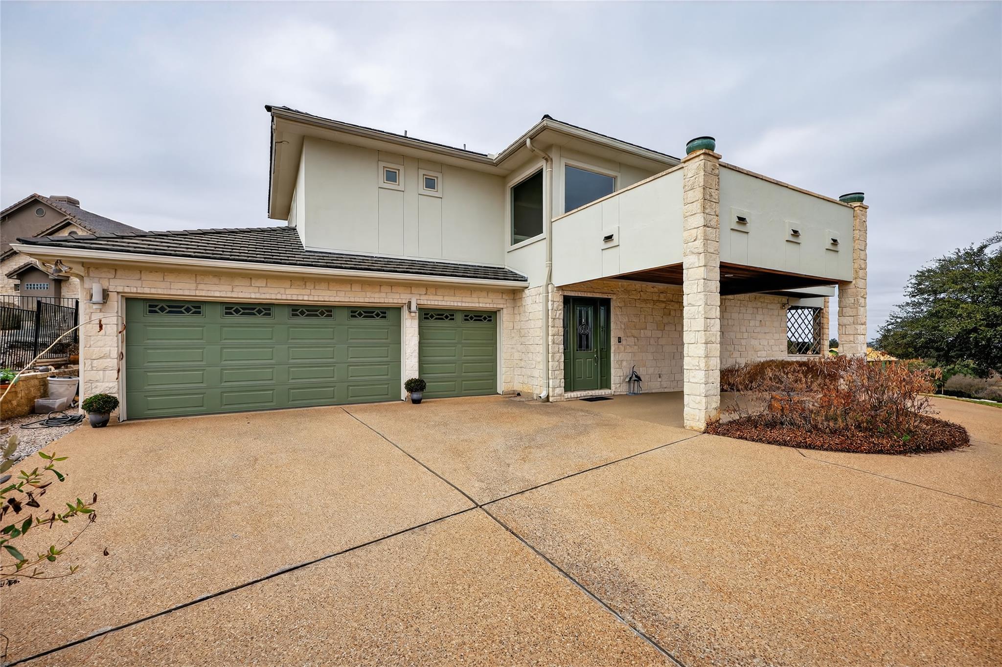 27023 Waterfall Hill Pkwy, Spicewood, TX 78669