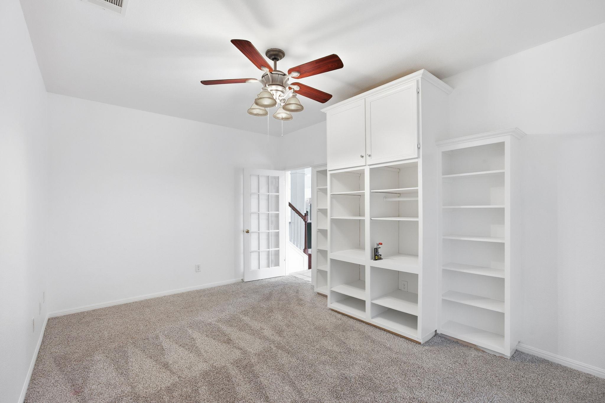 4301 Hoffman Dr, Austin, TX 78749