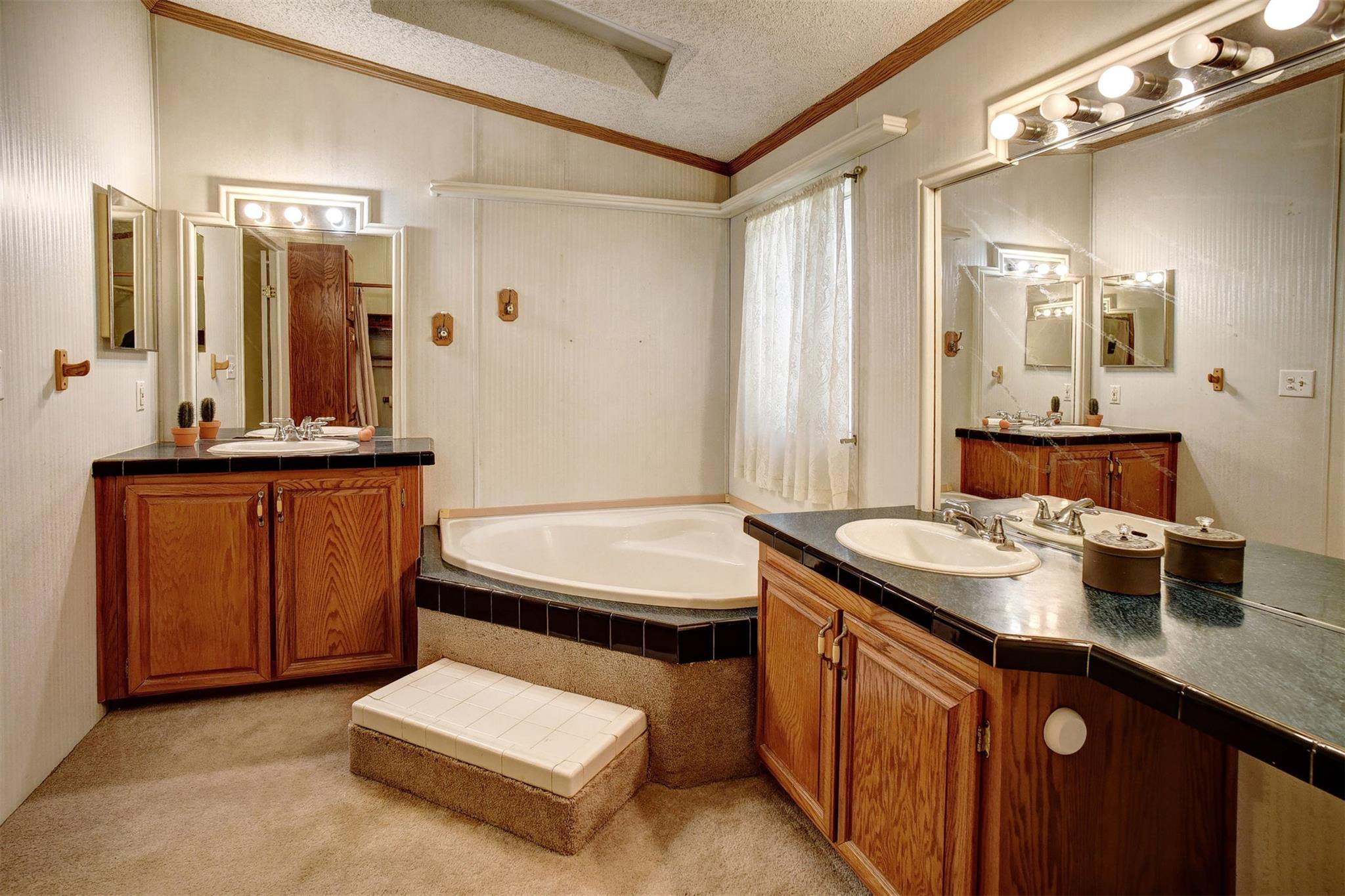 243 Piney Ridge Dr, Bastrop, TX 78602