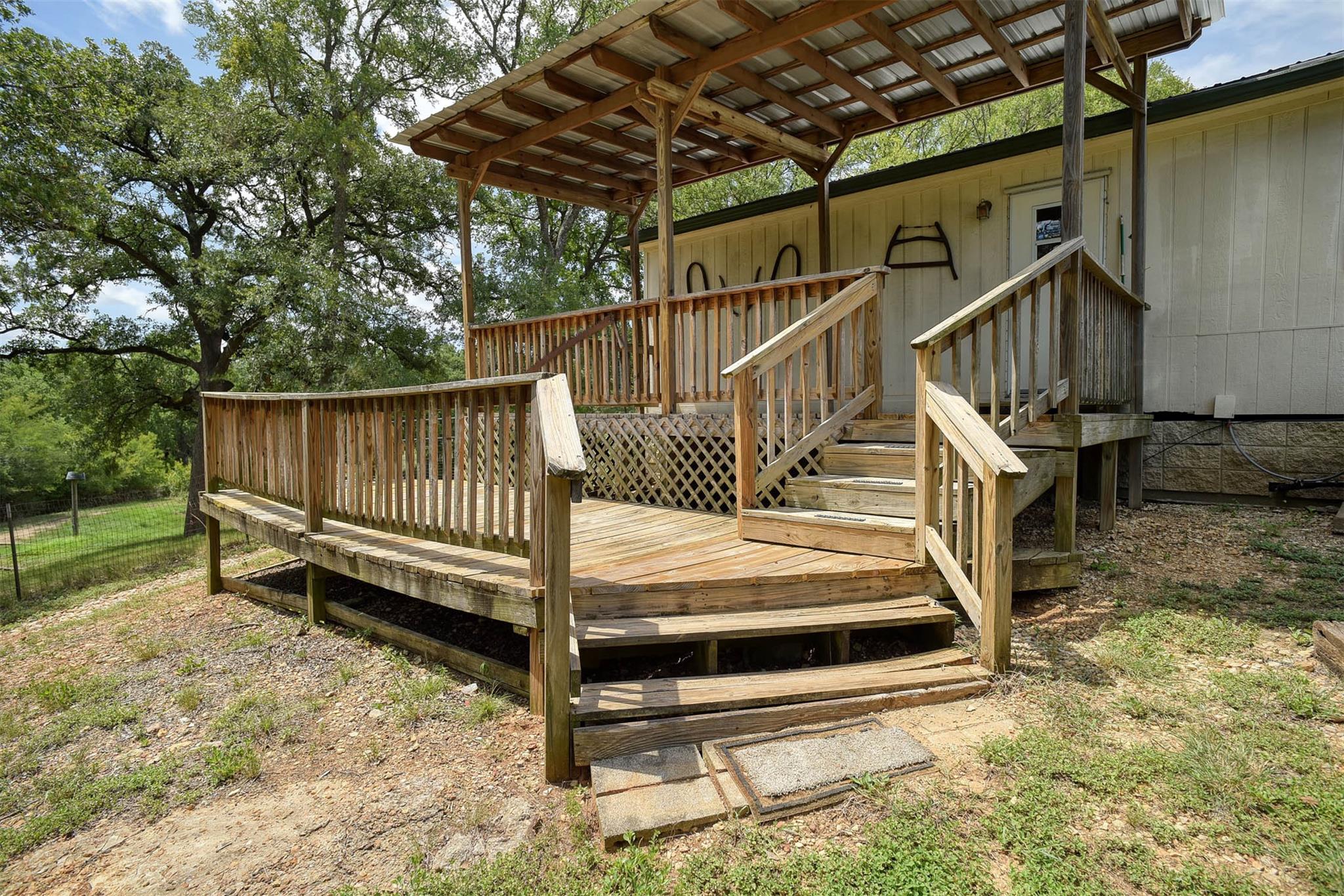 243 Piney Ridge Dr, Bastrop, TX 78602