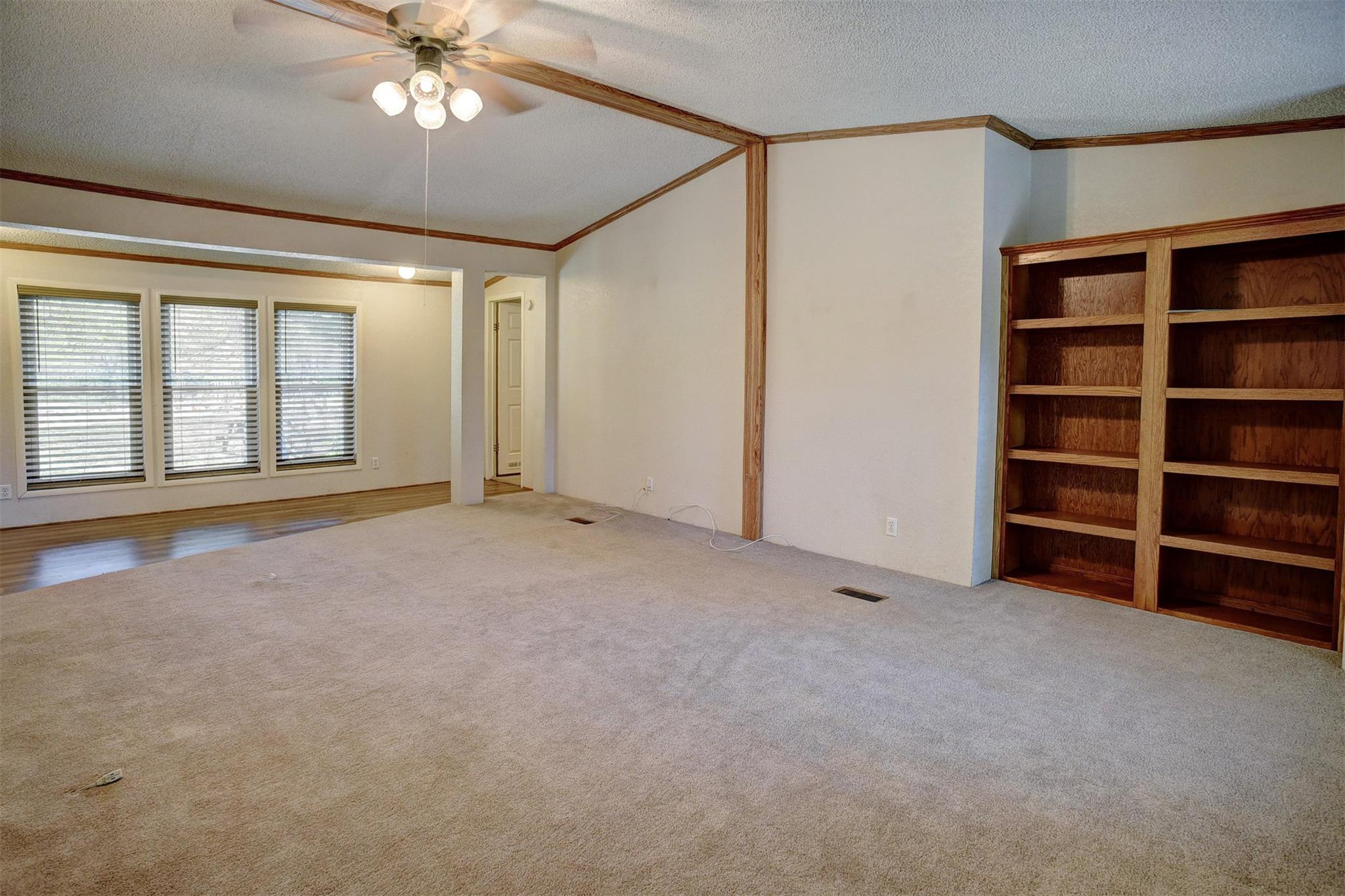 243 Piney Ridge Dr, Bastrop, TX 78602