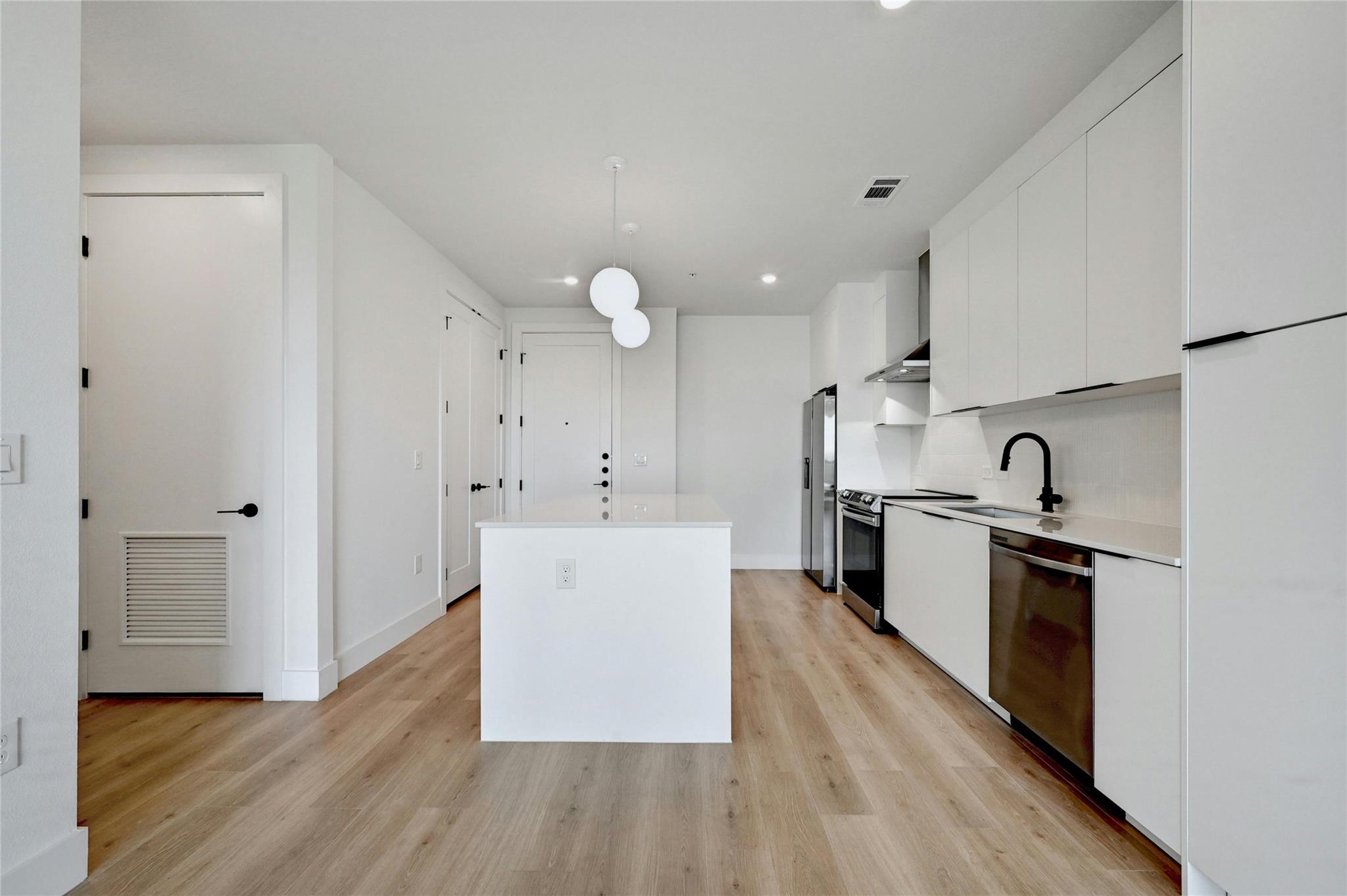 1701 Simond Ave # 323, Austin, TX 78723