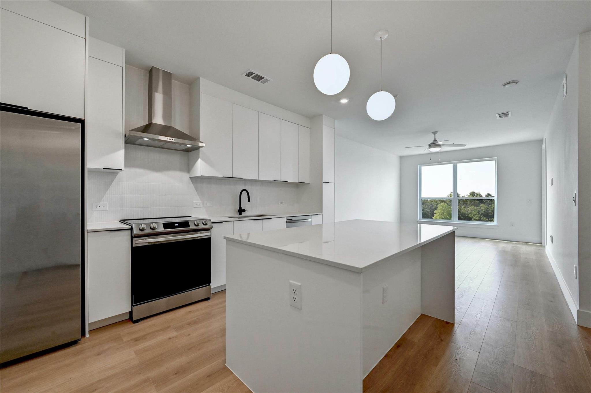 1701 Simond Ave # 323, Austin, TX 78723