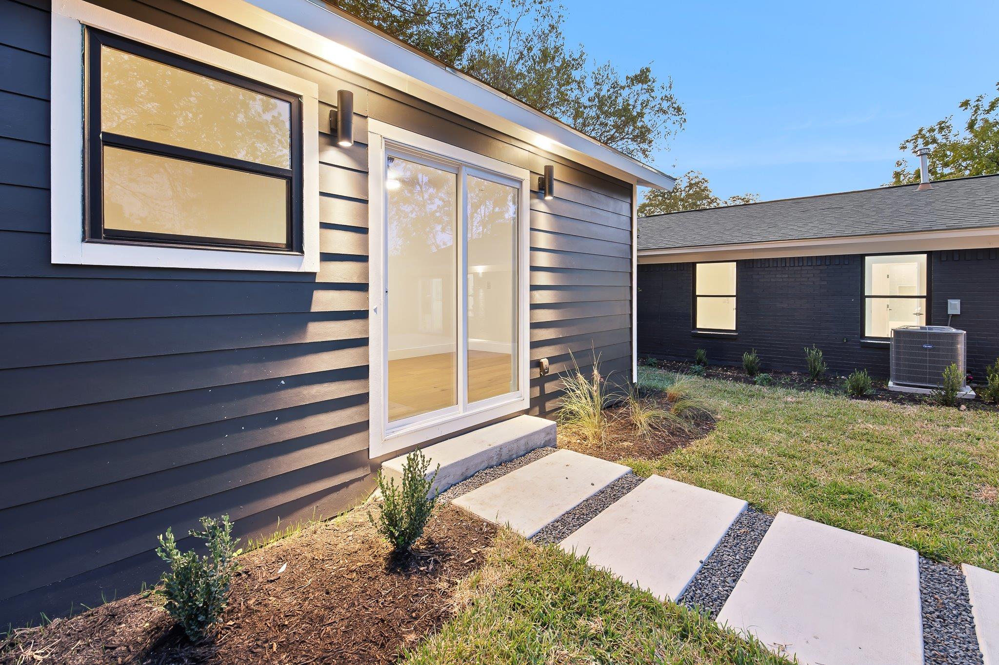 8305 Briarwood Ln, Austin, TX 78757