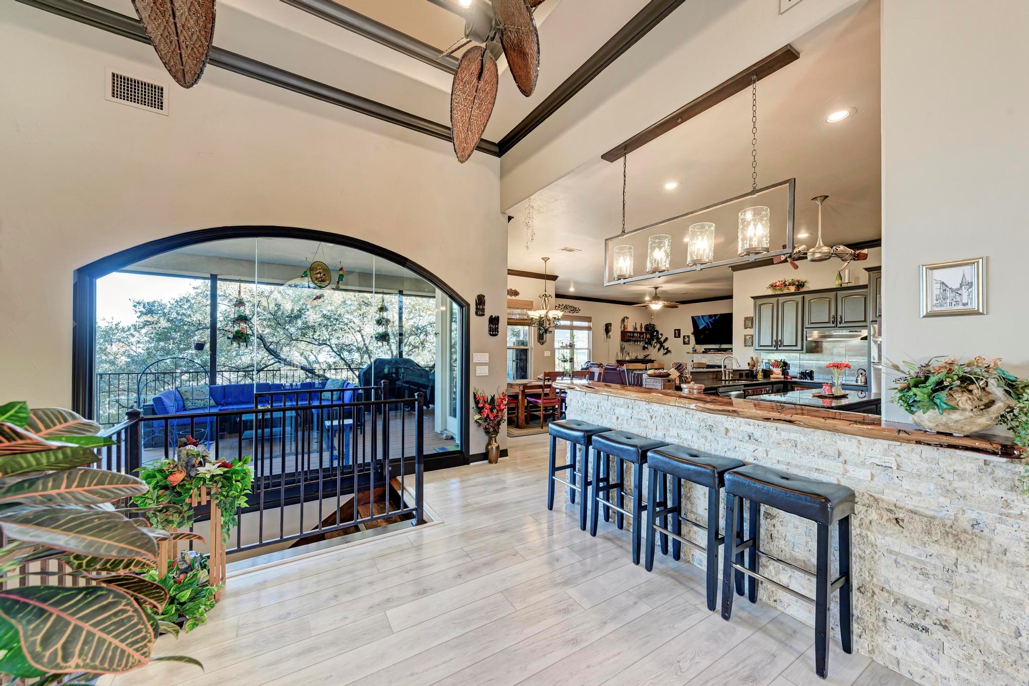 303 Left Ln, Horseshoe Bay, TX 78657