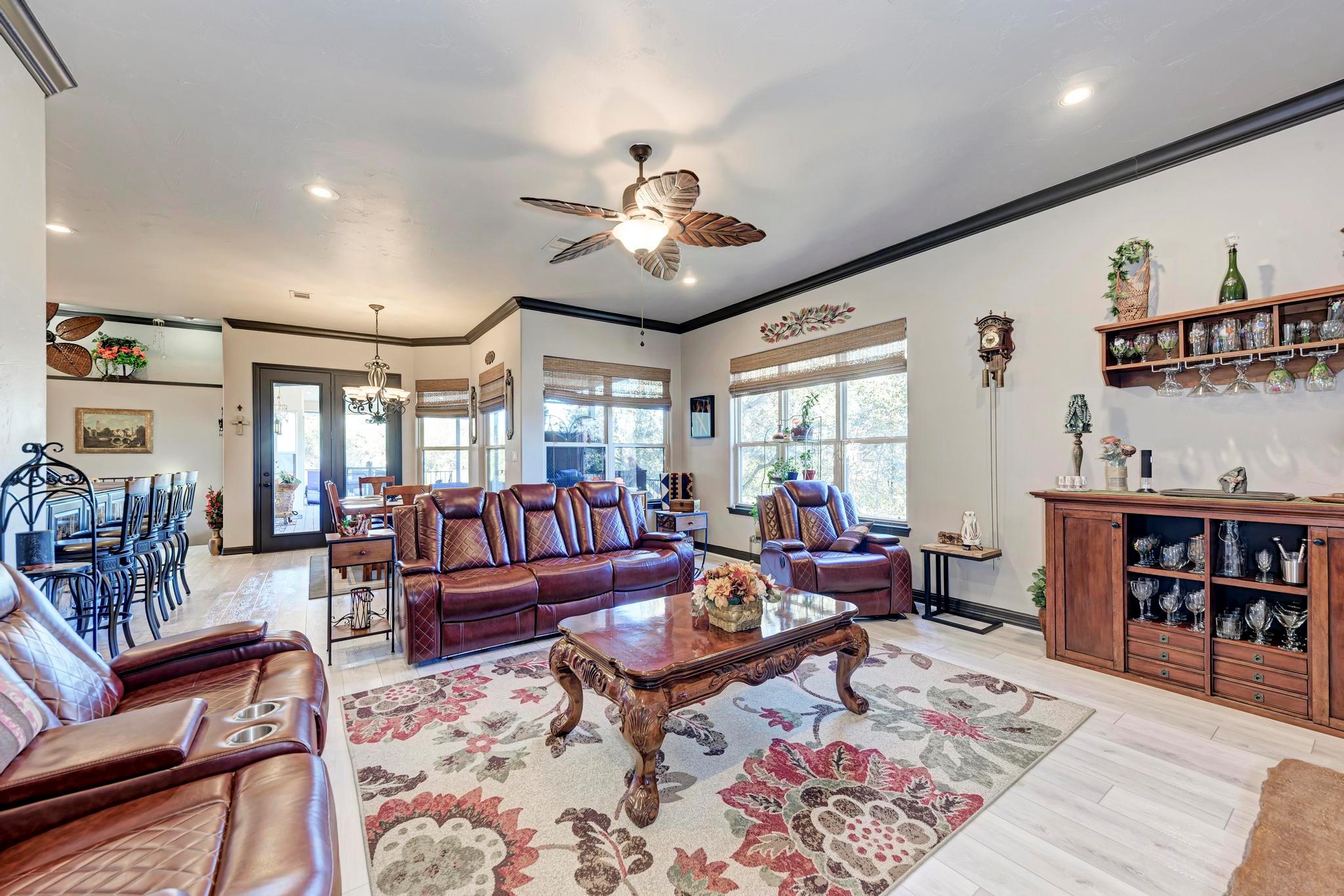 303 Left Ln, Horseshoe Bay, TX 78657