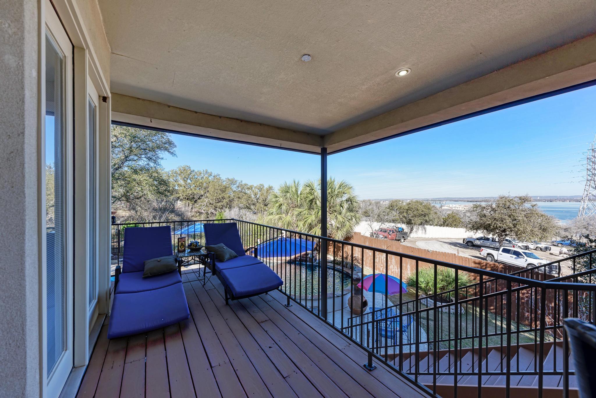 303 Left Ln, Horseshoe Bay, TX 78657