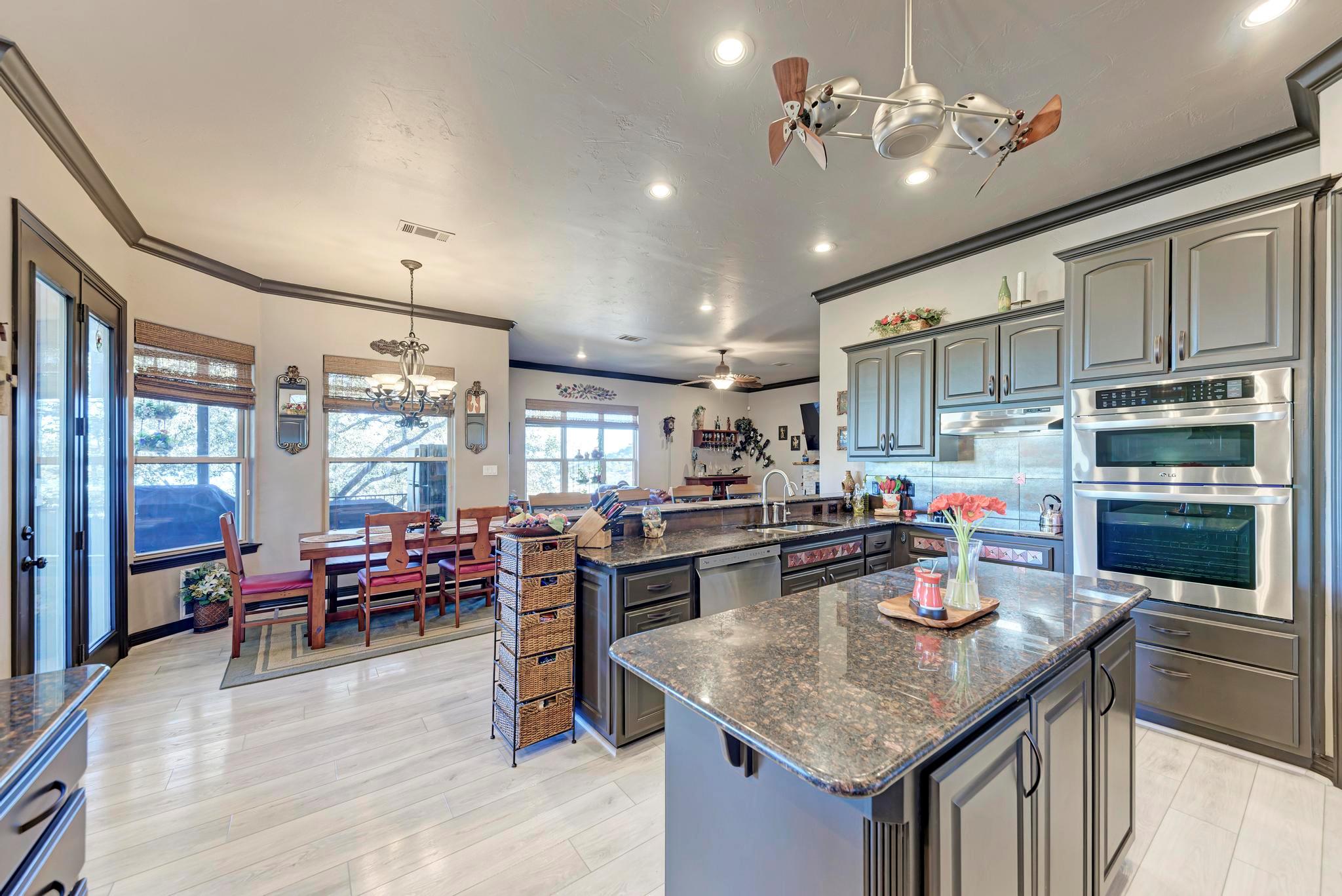 303 Left Ln, Horseshoe Bay, TX 78657