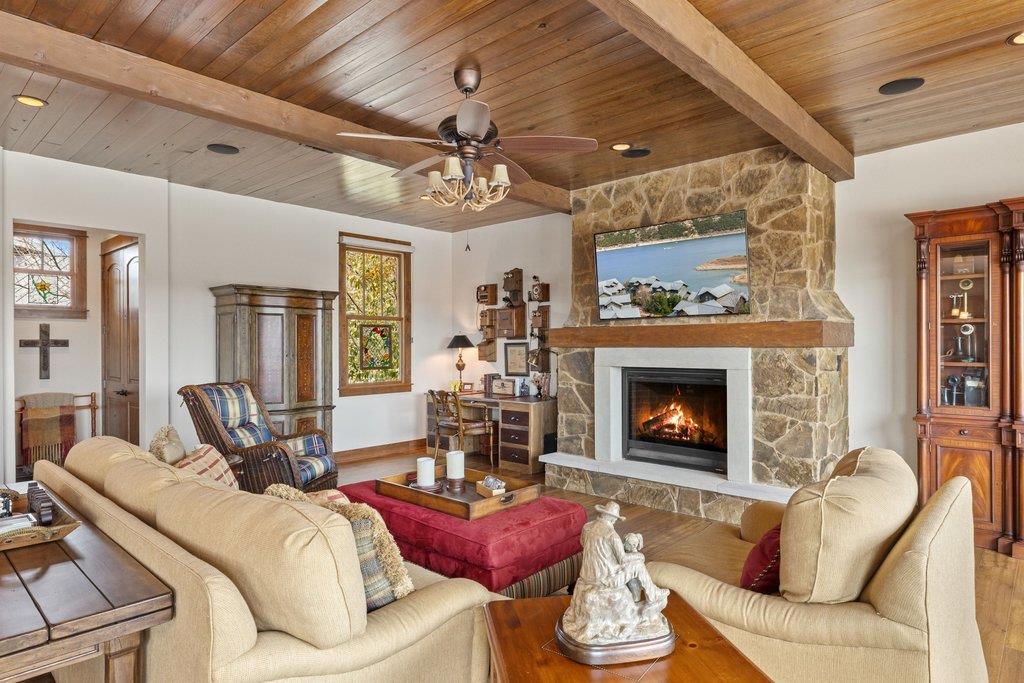 2217 Seabiscuit Cv # 113, Spicewood, TX 78669